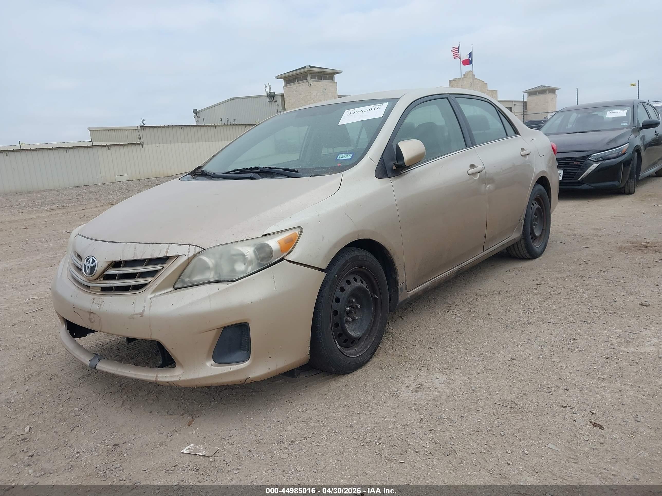 2013 Toyota Corolla Le Золотой vin: 2T1BU4EEXDC023645