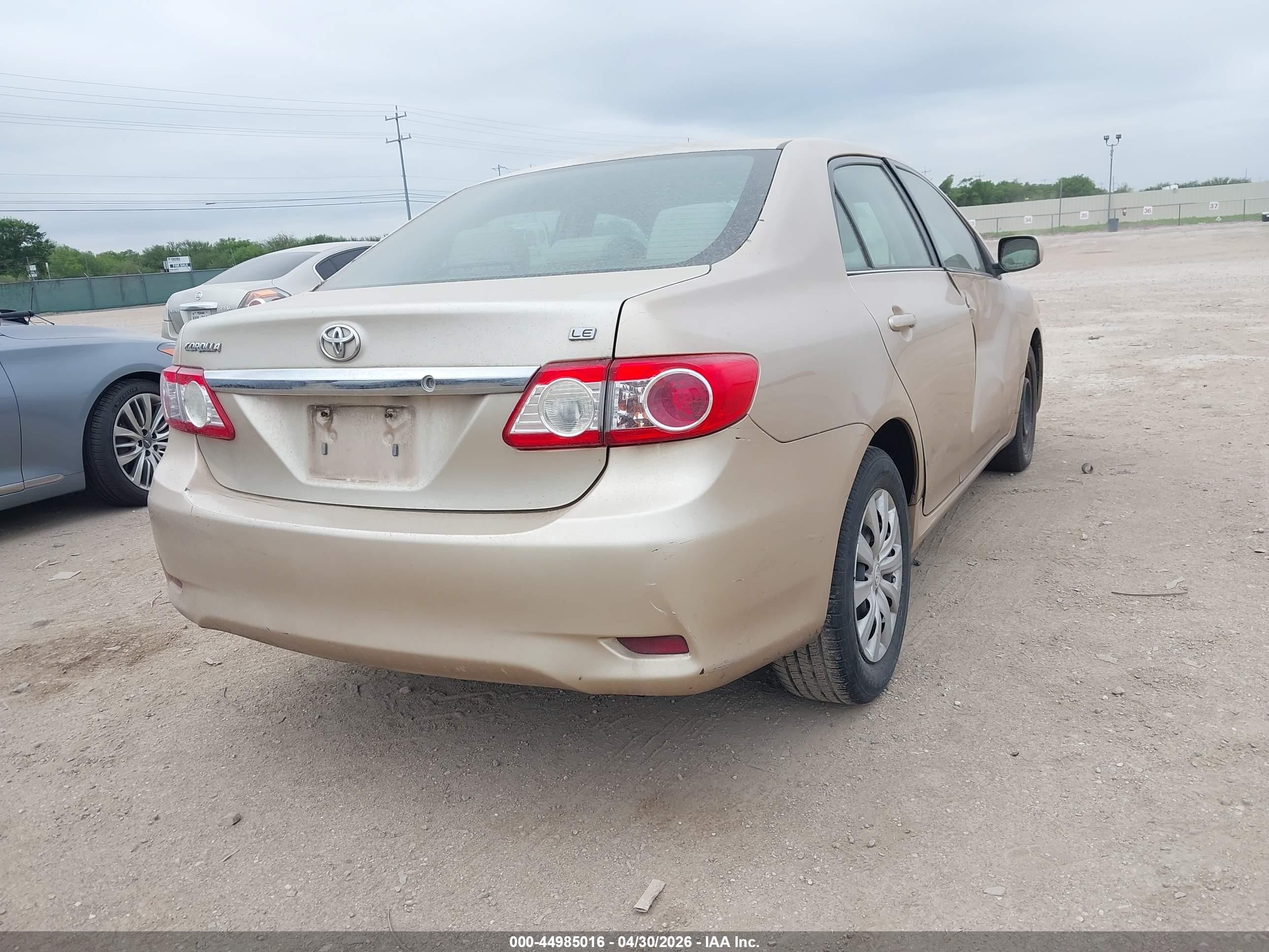 2013 Toyota Corolla Le Золотой vin: 2T1BU4EEXDC023645