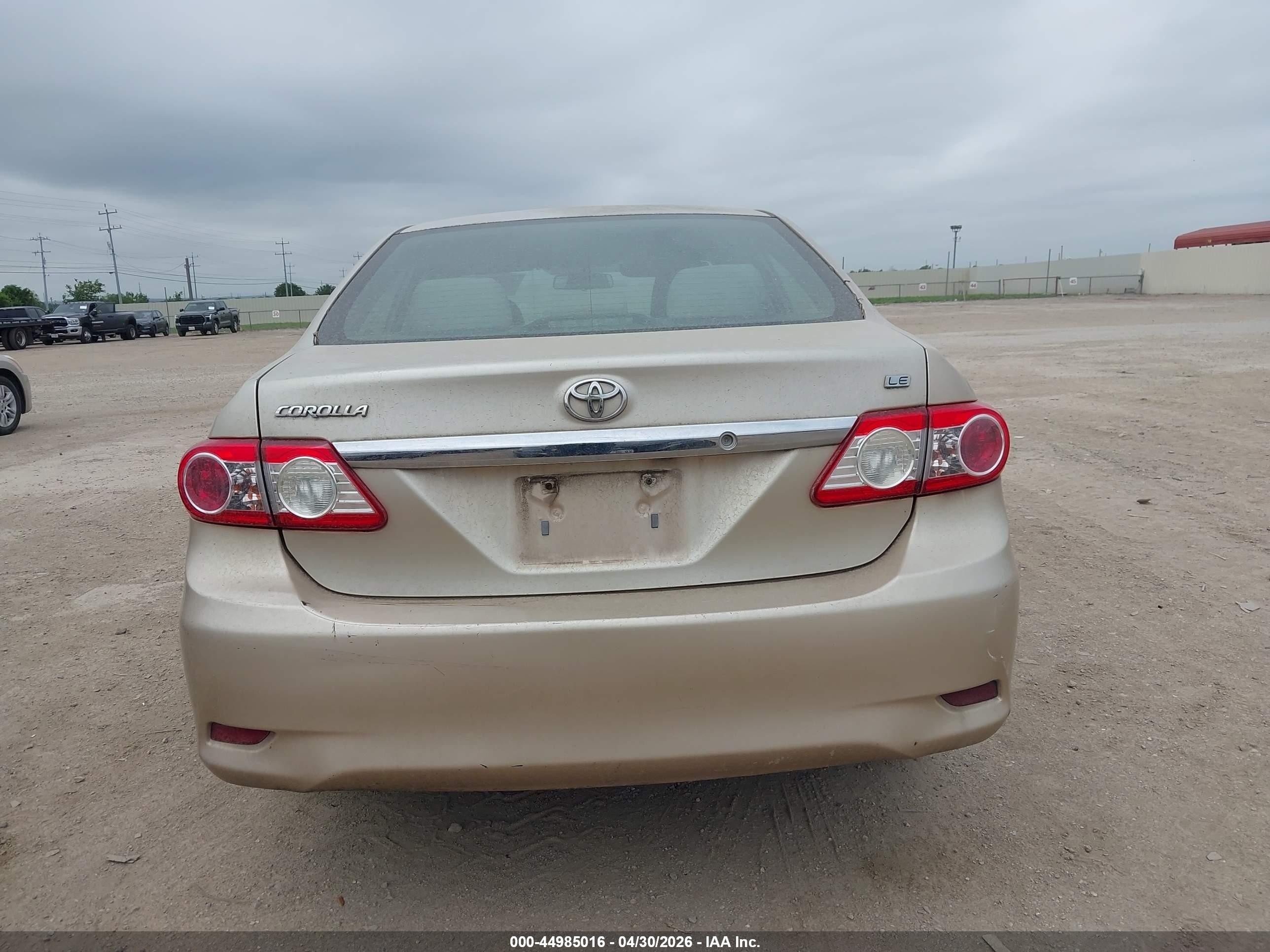 2013 Toyota Corolla Le Золотой vin: 2T1BU4EEXDC023645