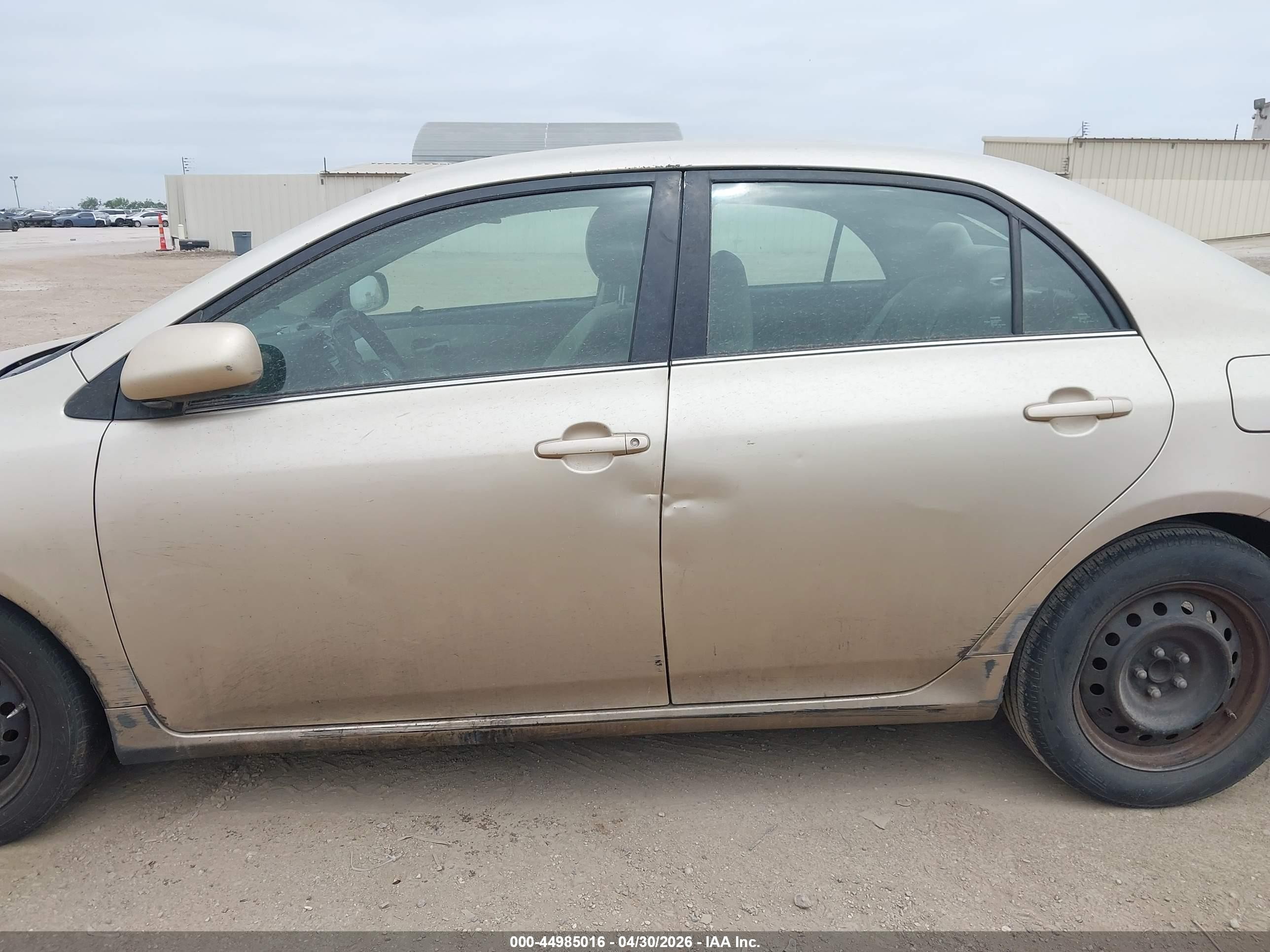 2013 Toyota Corolla Le Золотой vin: 2T1BU4EEXDC023645