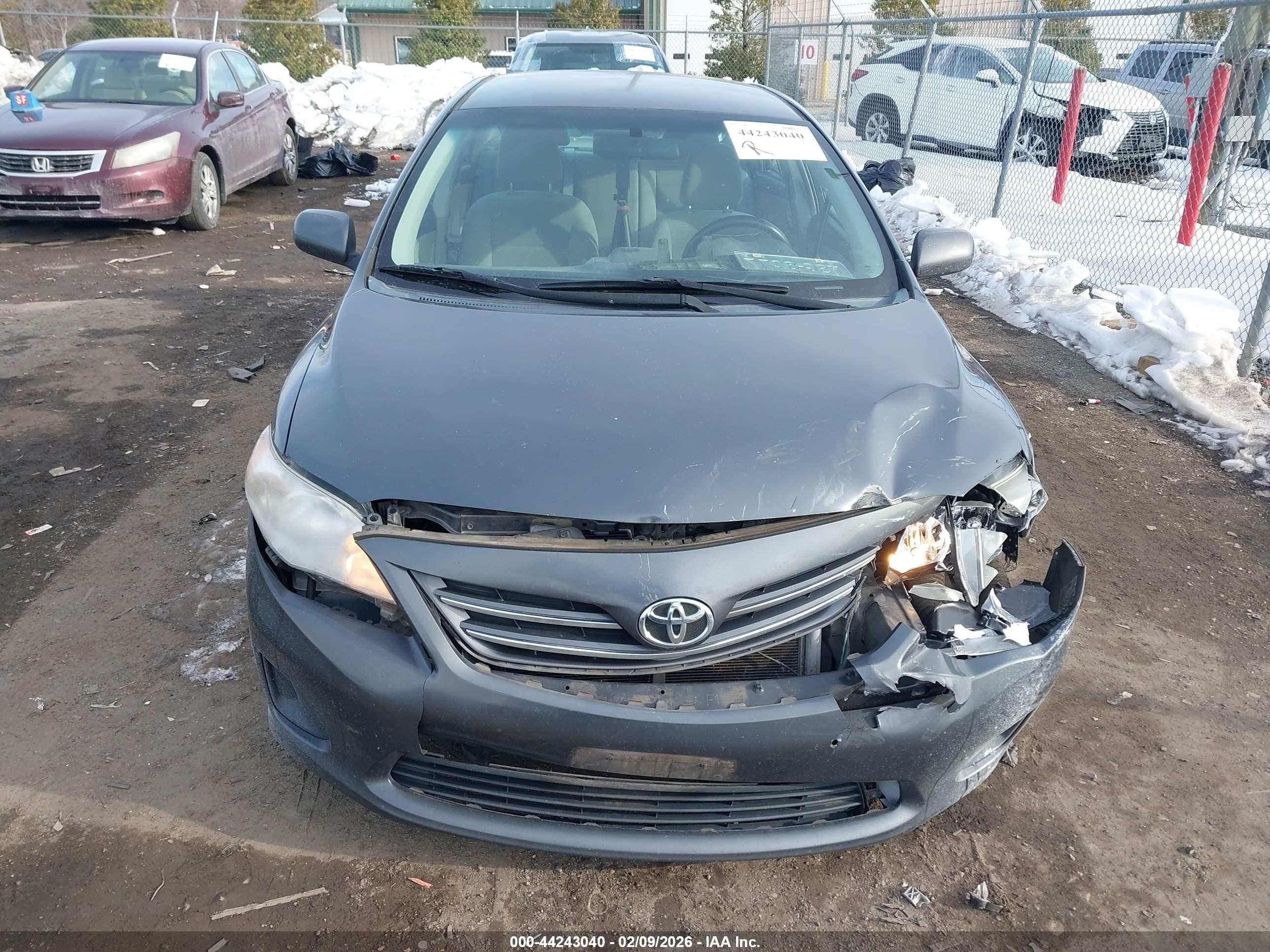 2013 Toyota Corolla Le Gray vin: 2T1BU4EEXDC090892