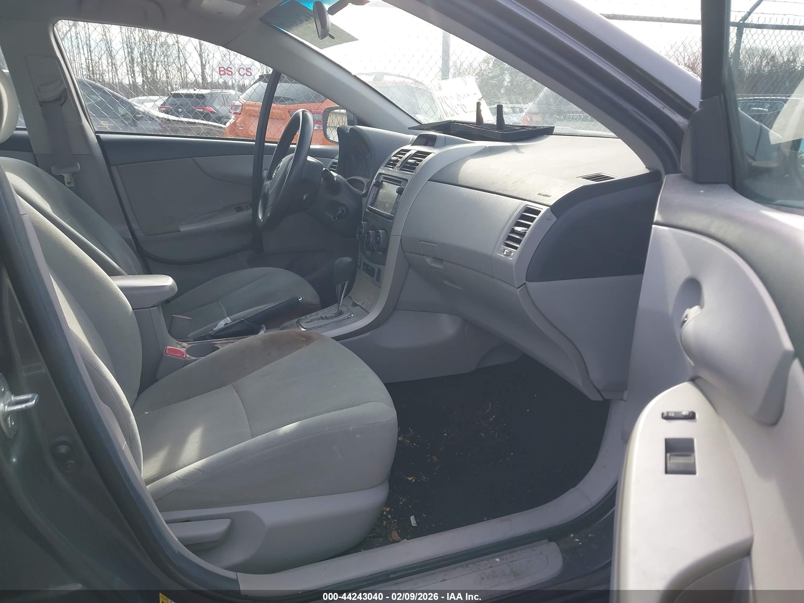 2013 Toyota Corolla Le Gray vin: 2T1BU4EEXDC090892