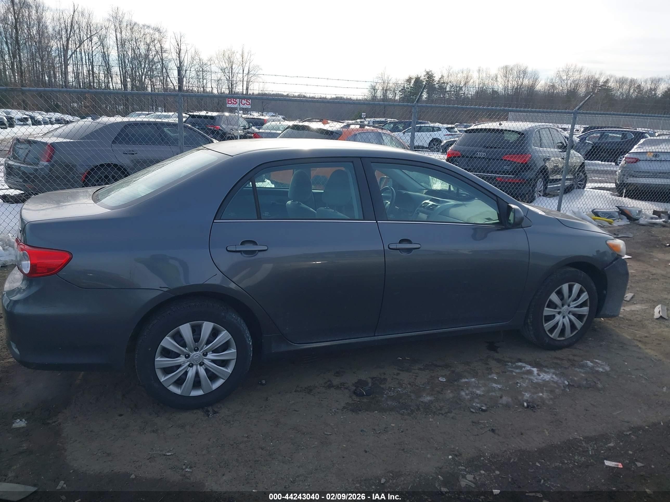 2013 Toyota Corolla Le Gray vin: 2T1BU4EEXDC090892