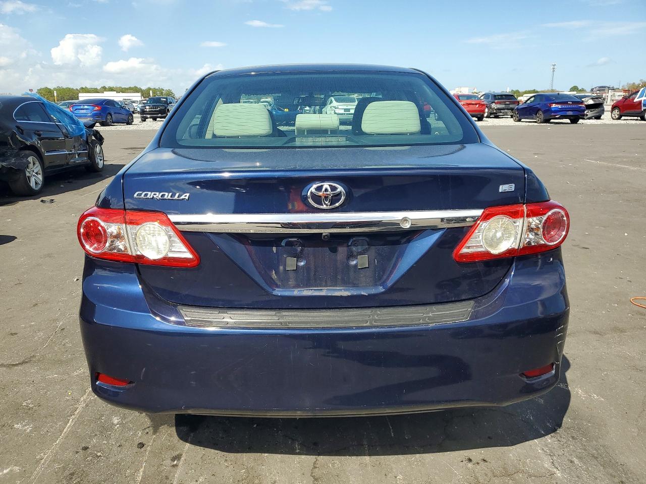 2013 Toyota Corolla Le Blue vin: 2T1BU4EEXDC091363