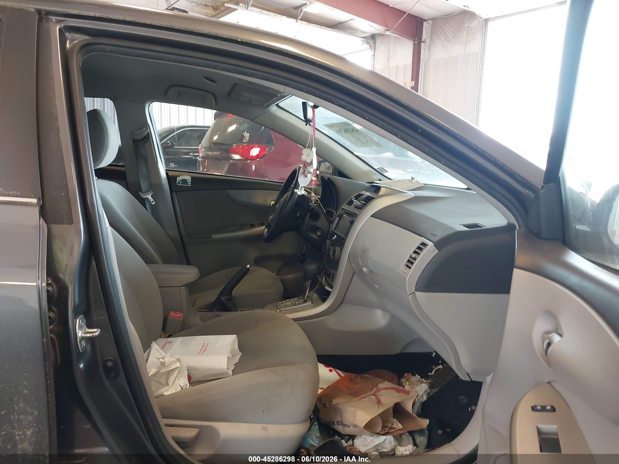 2013 Toyota Corolla Le Gray vin: 2T1BU4EEXDC092335