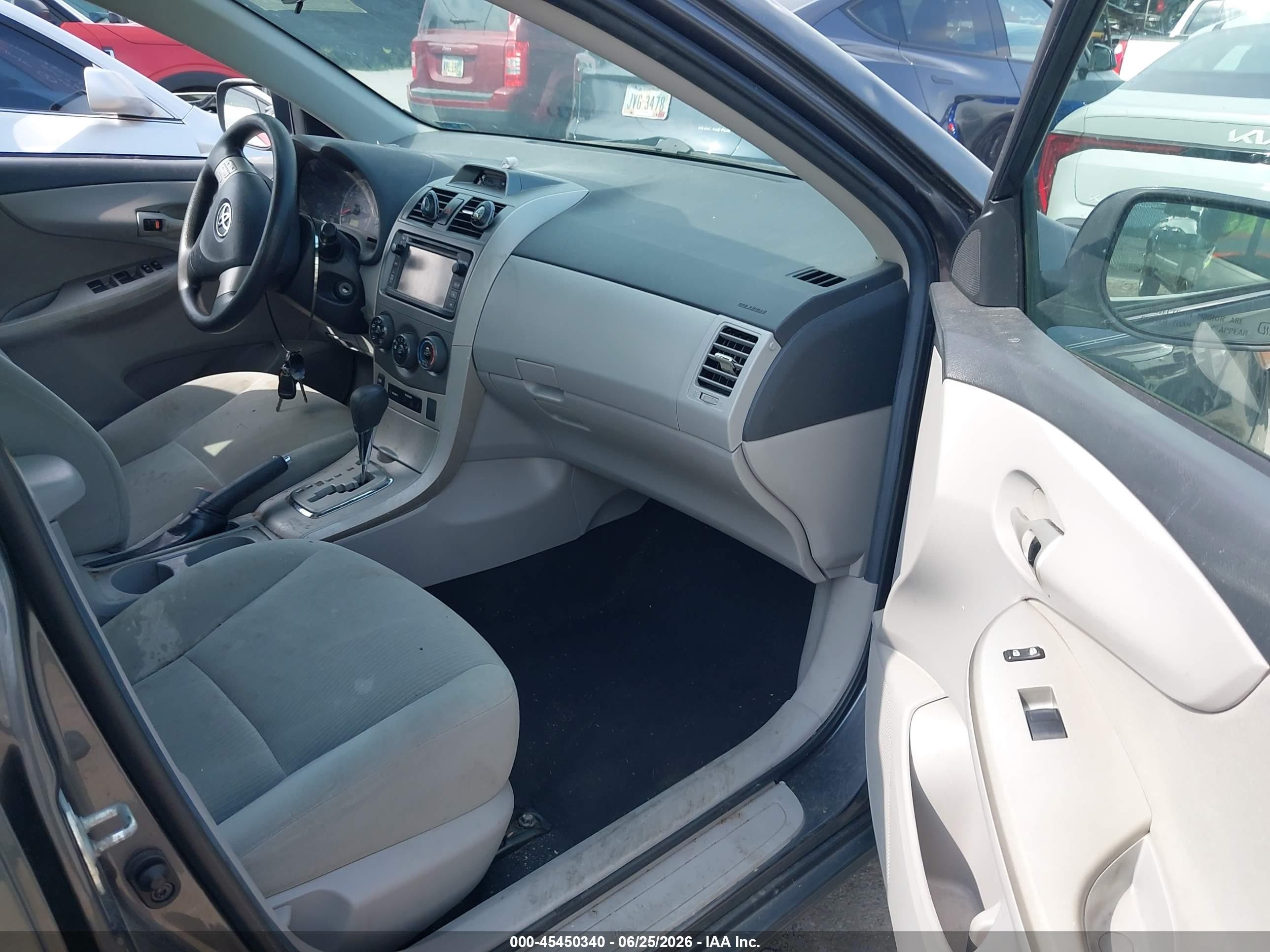 2013 Toyota Corolla Le Gray vin: 2T1BU4EEXDC104399