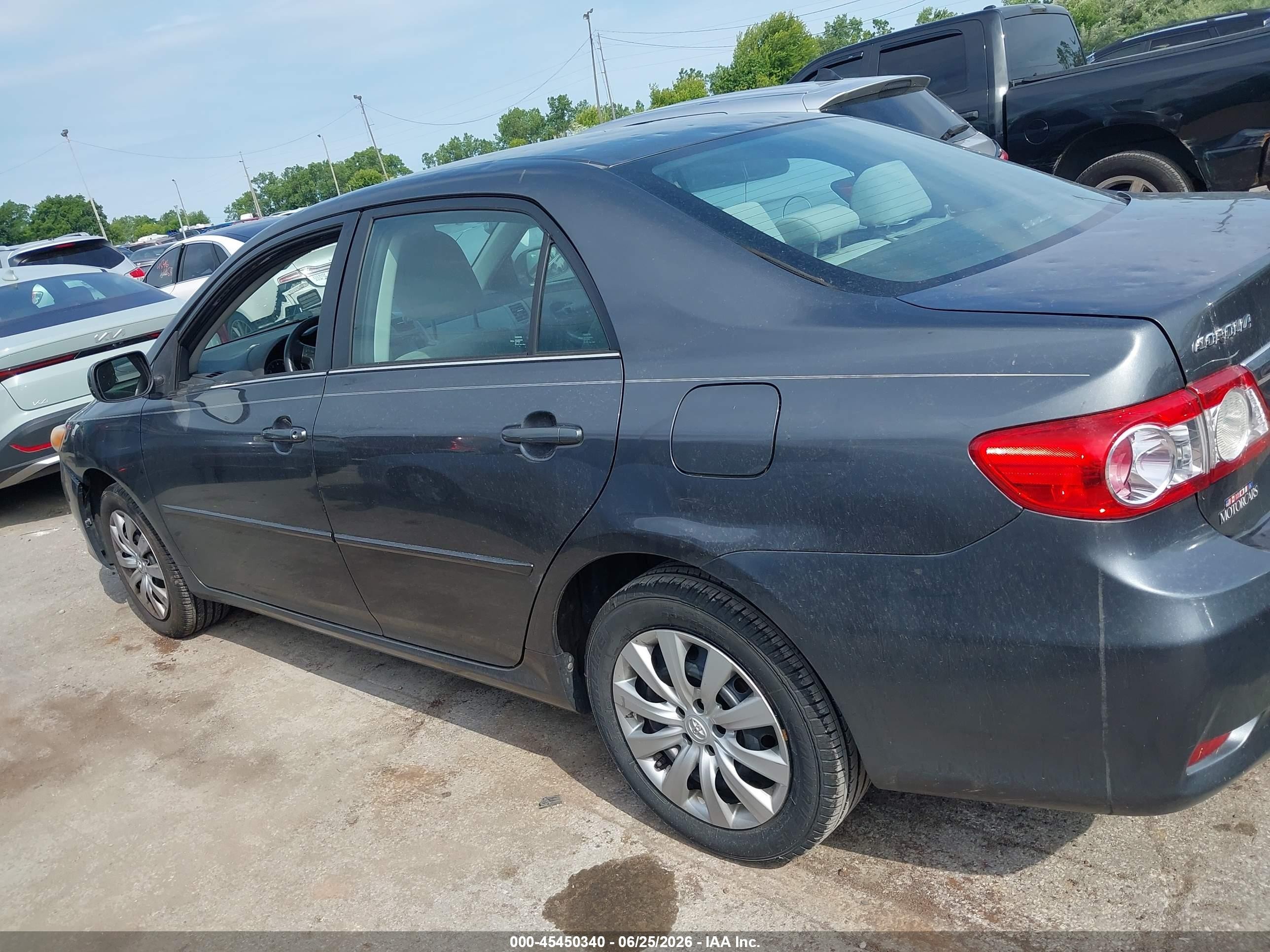 2013 Toyota Corolla Le Gray vin: 2T1BU4EEXDC104399