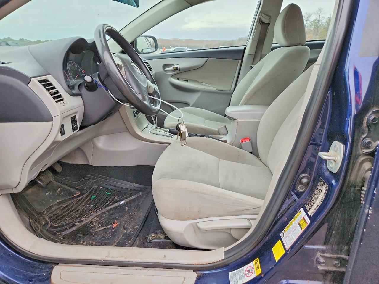 2013 Toyota Corolla Le Blue vin: 2T1BU4EEXDC104435