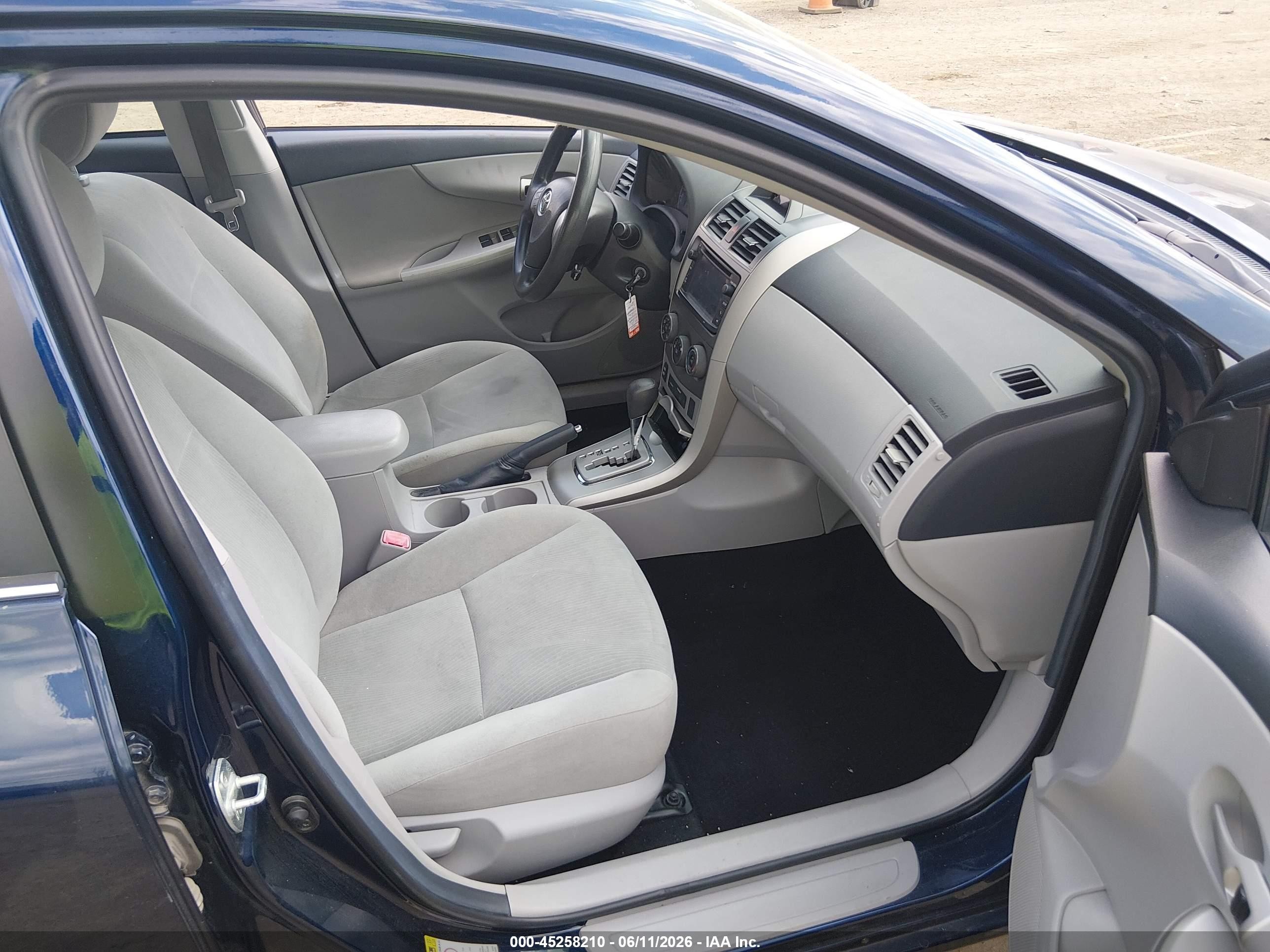 2013 Toyota Corolla Le Dark Blue vin: 2T1BU4EEXDC104810