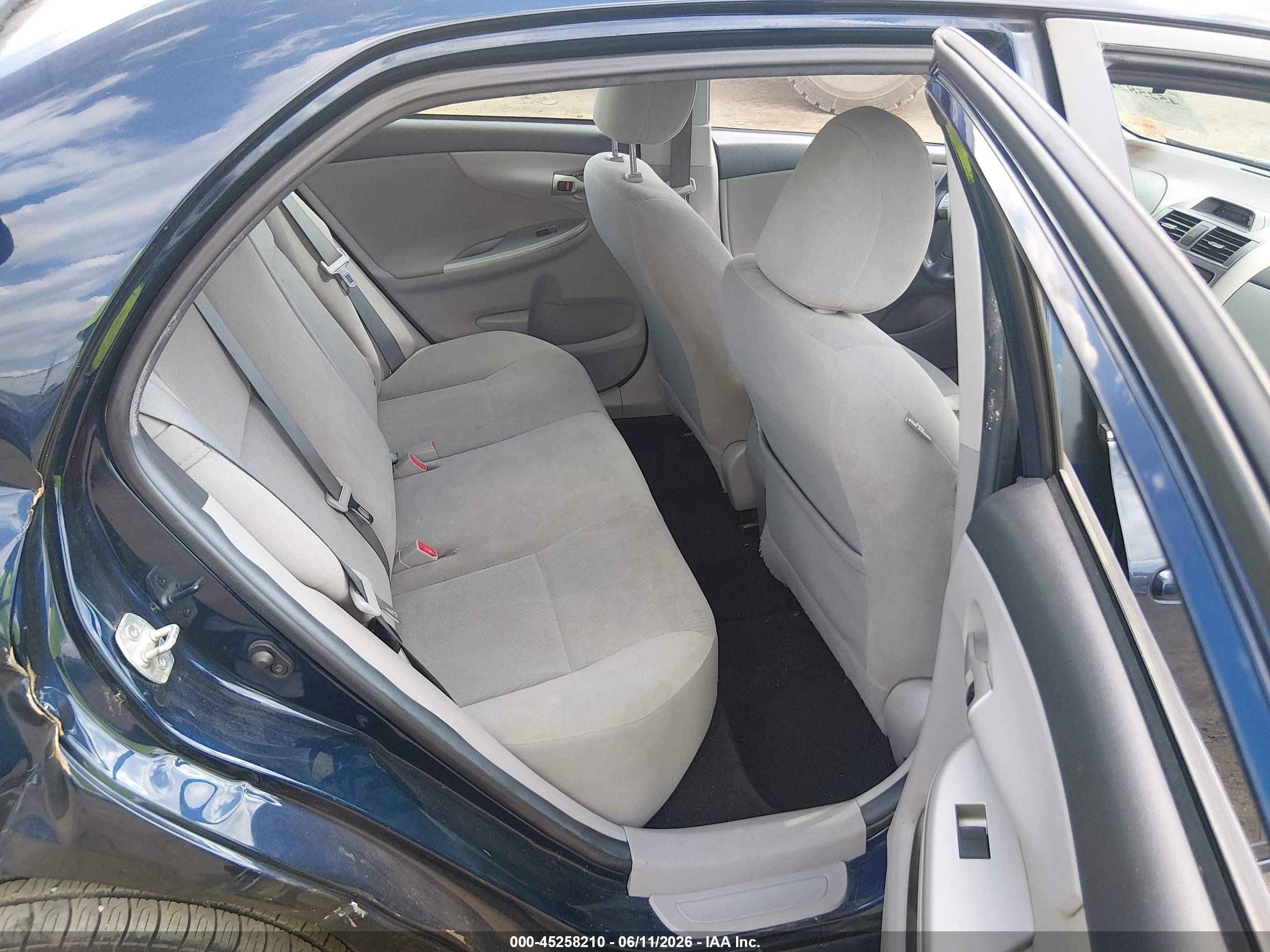 2013 Toyota Corolla Le Dark Blue vin: 2T1BU4EEXDC104810