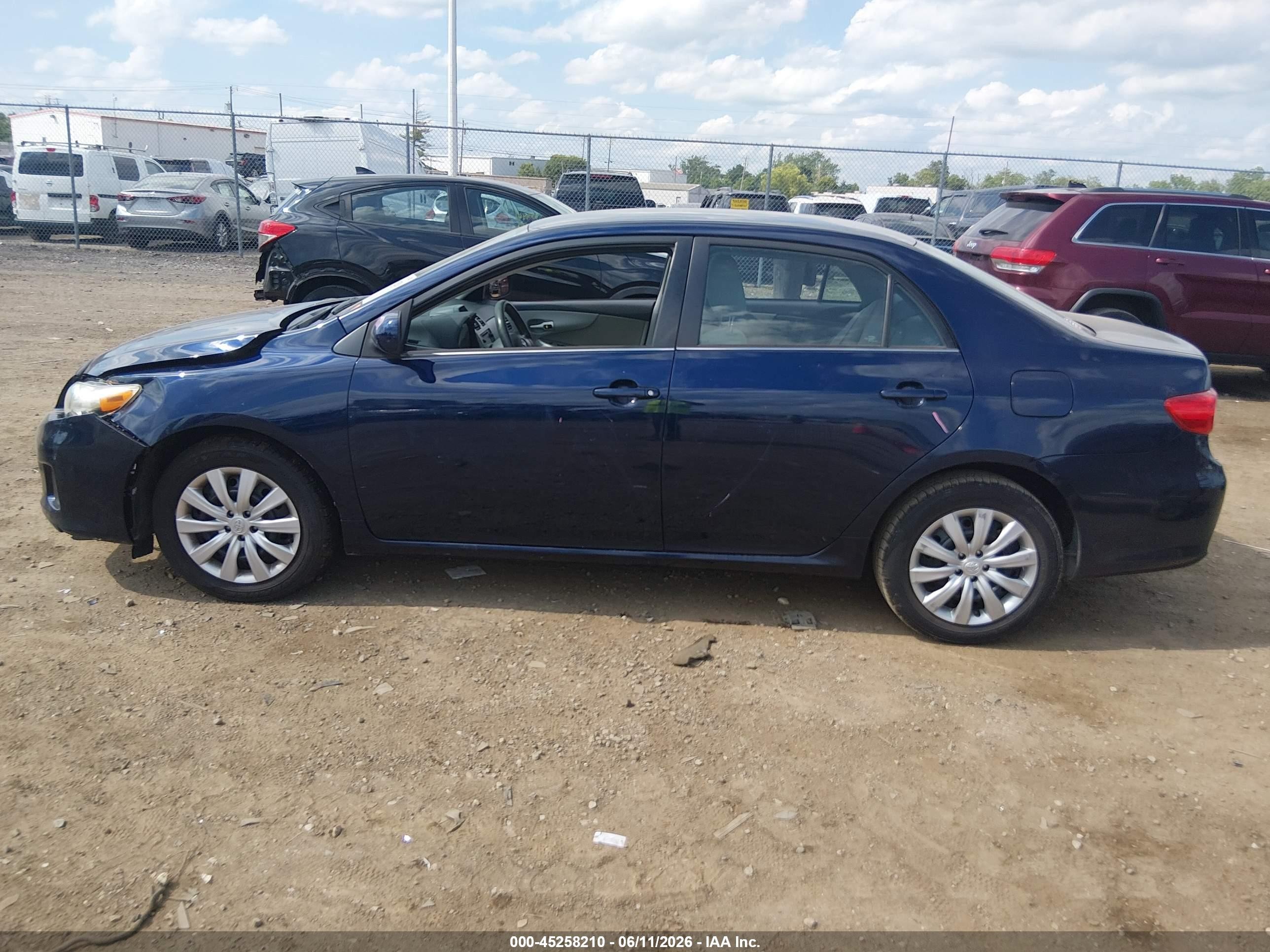 2013 Toyota Corolla Le Dark Blue vin: 2T1BU4EEXDC104810
