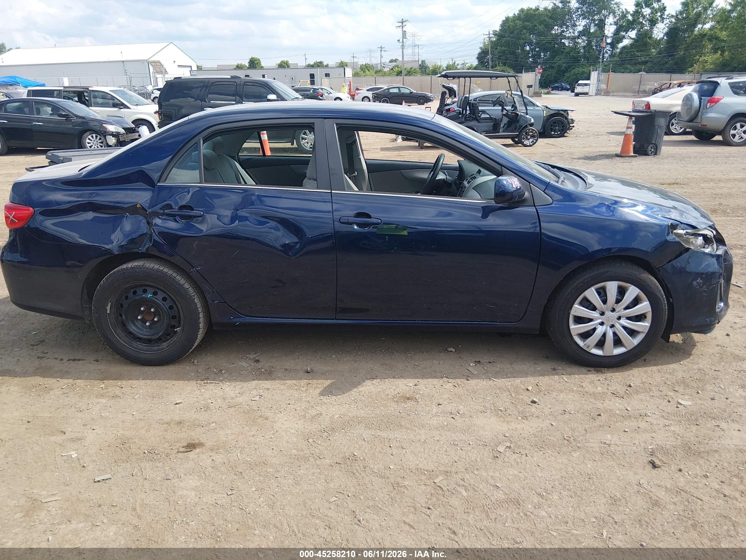 2013 Toyota Corolla Le Dark Blue vin: 2T1BU4EEXDC104810