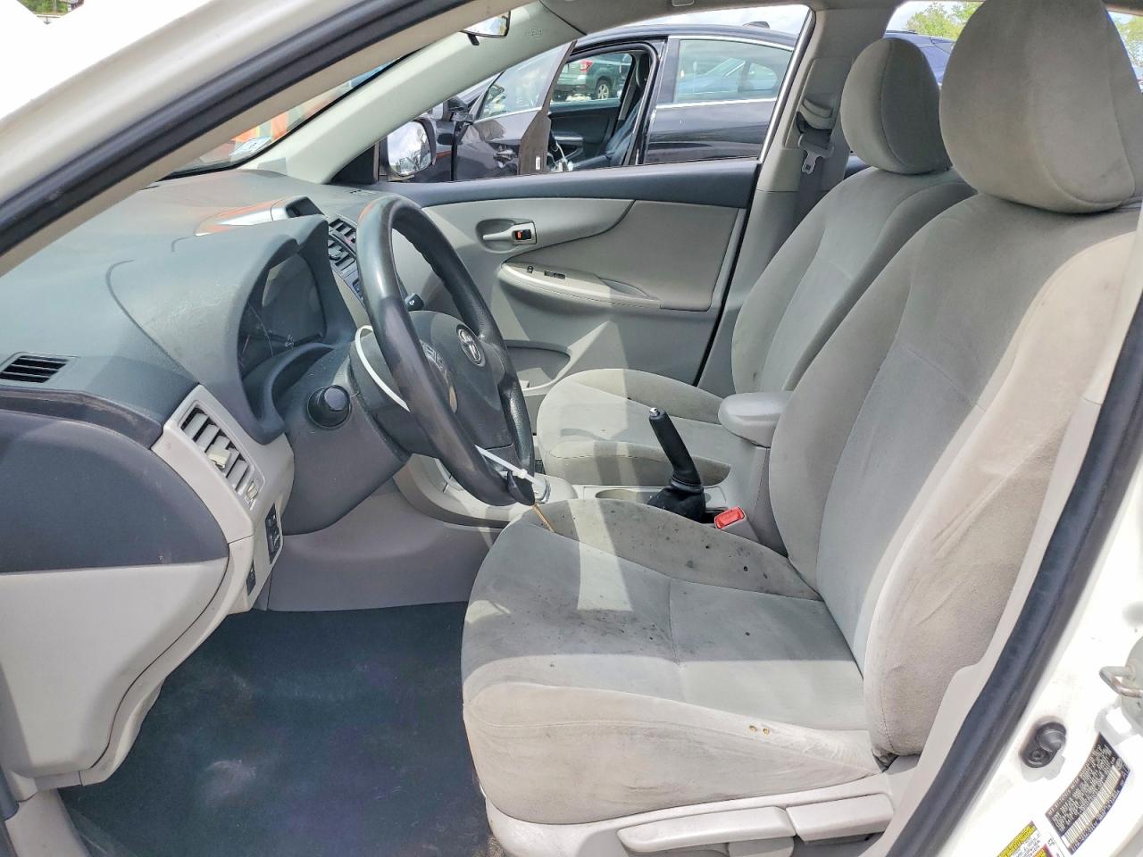 2013 Toyota Corolla Base White vin: 2T1BU4EEXDC921968