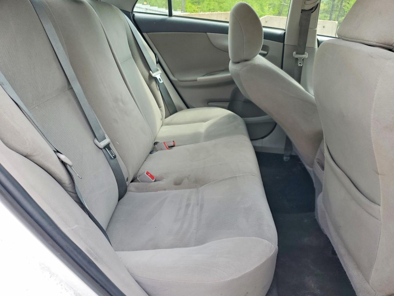 2013 Toyota Corolla Base White vin: 2T1BU4EEXDC921968