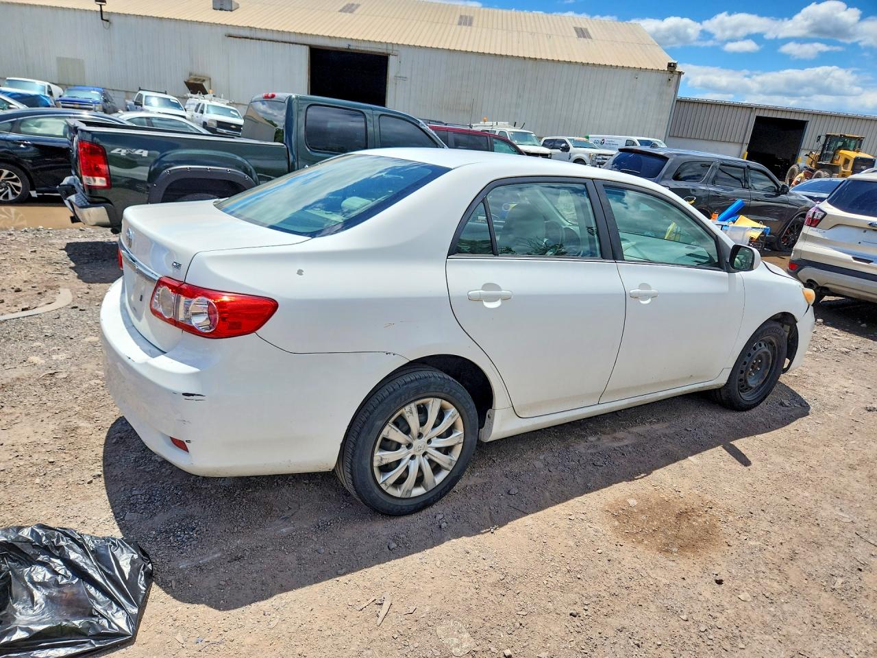 2013 Toyota Corolla Le White vin: 2T1BU4EEXDC928001