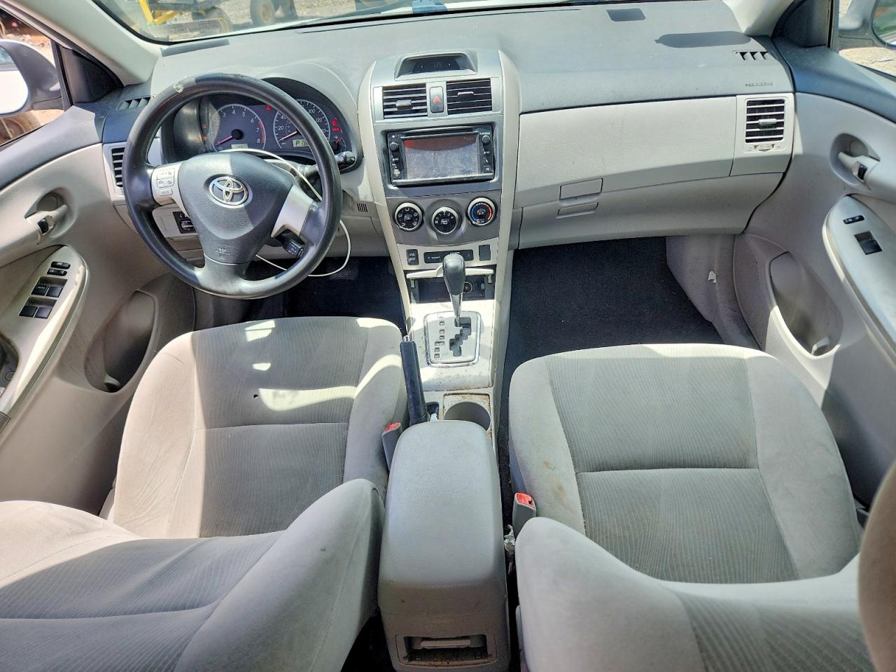 2013 Toyota Corolla Le White vin: 2T1BU4EEXDC928001