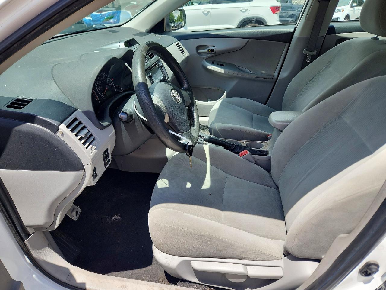 2013 Toyota Corolla Le White vin: 2T1BU4EEXDC928001