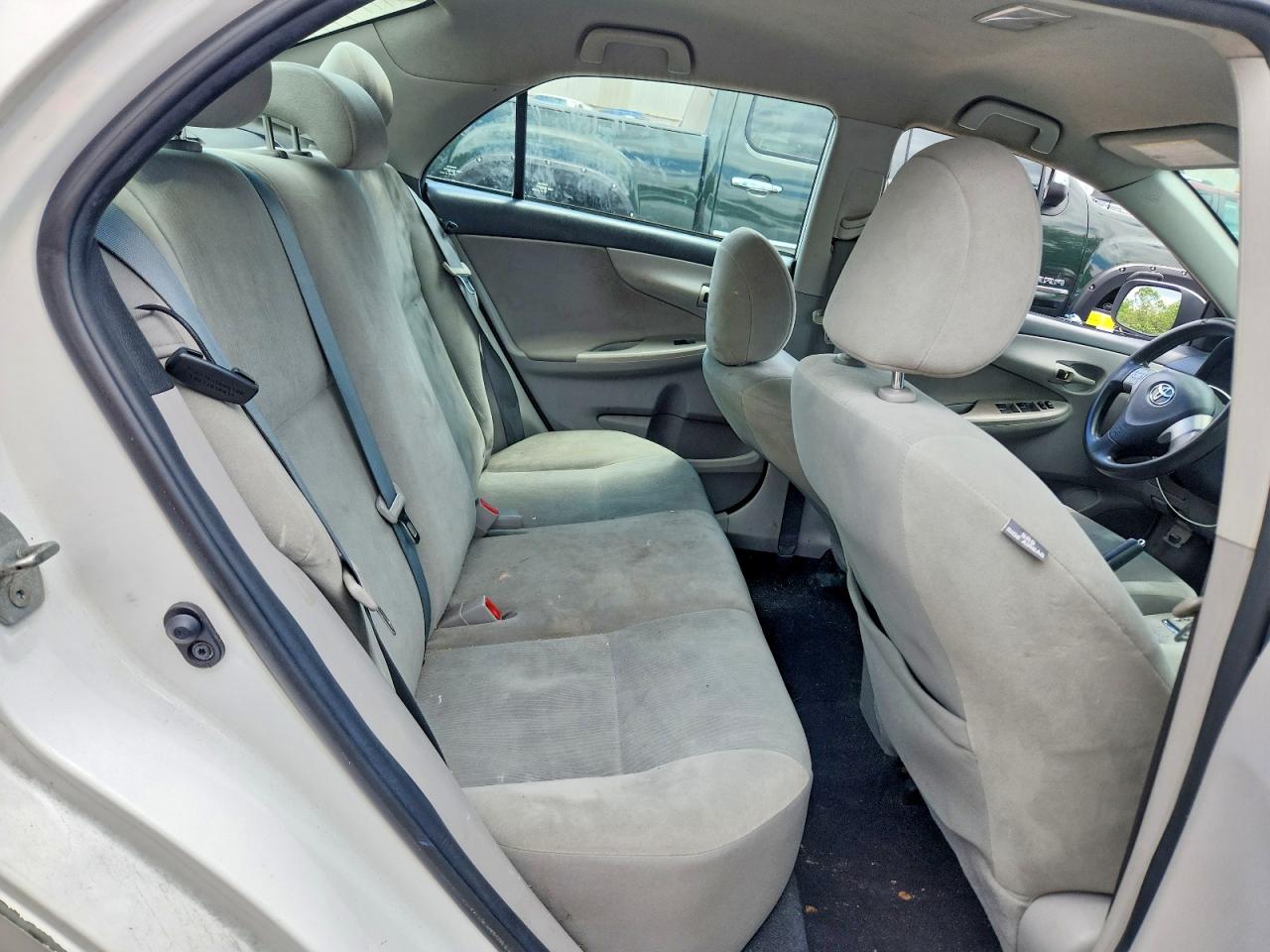 2013 Toyota Corolla Le White vin: 2T1BU4EEXDC928001