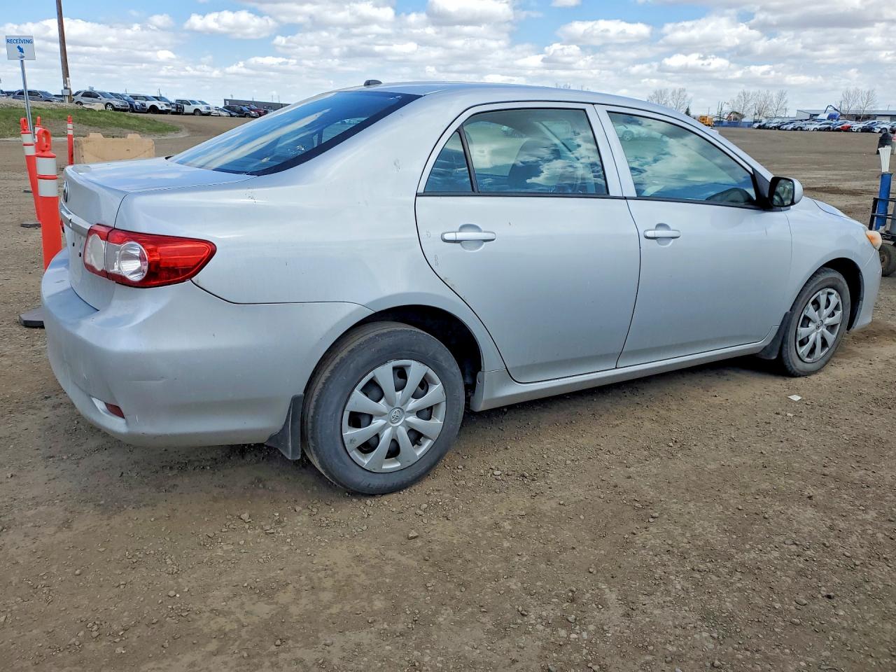 2013 Toyota Corolla L Silver vin: 2T1BU4EEXDC943484