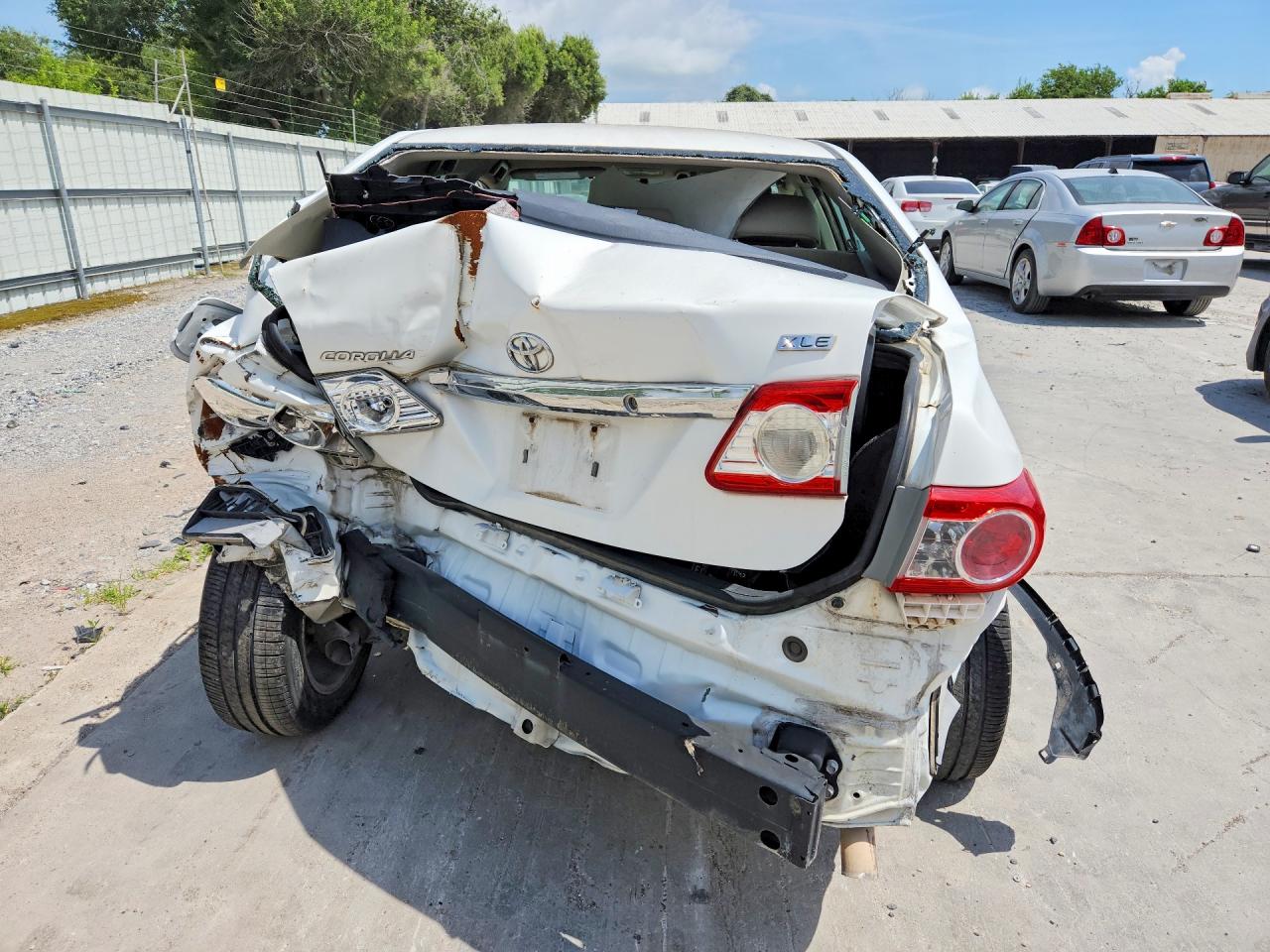 2013 Toyota Corolla L White vin: 2T1BU4EEXDC946630