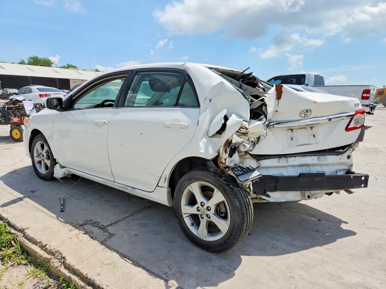 2013 Toyota Corolla L White vin: 2T1BU4EEXDC946630