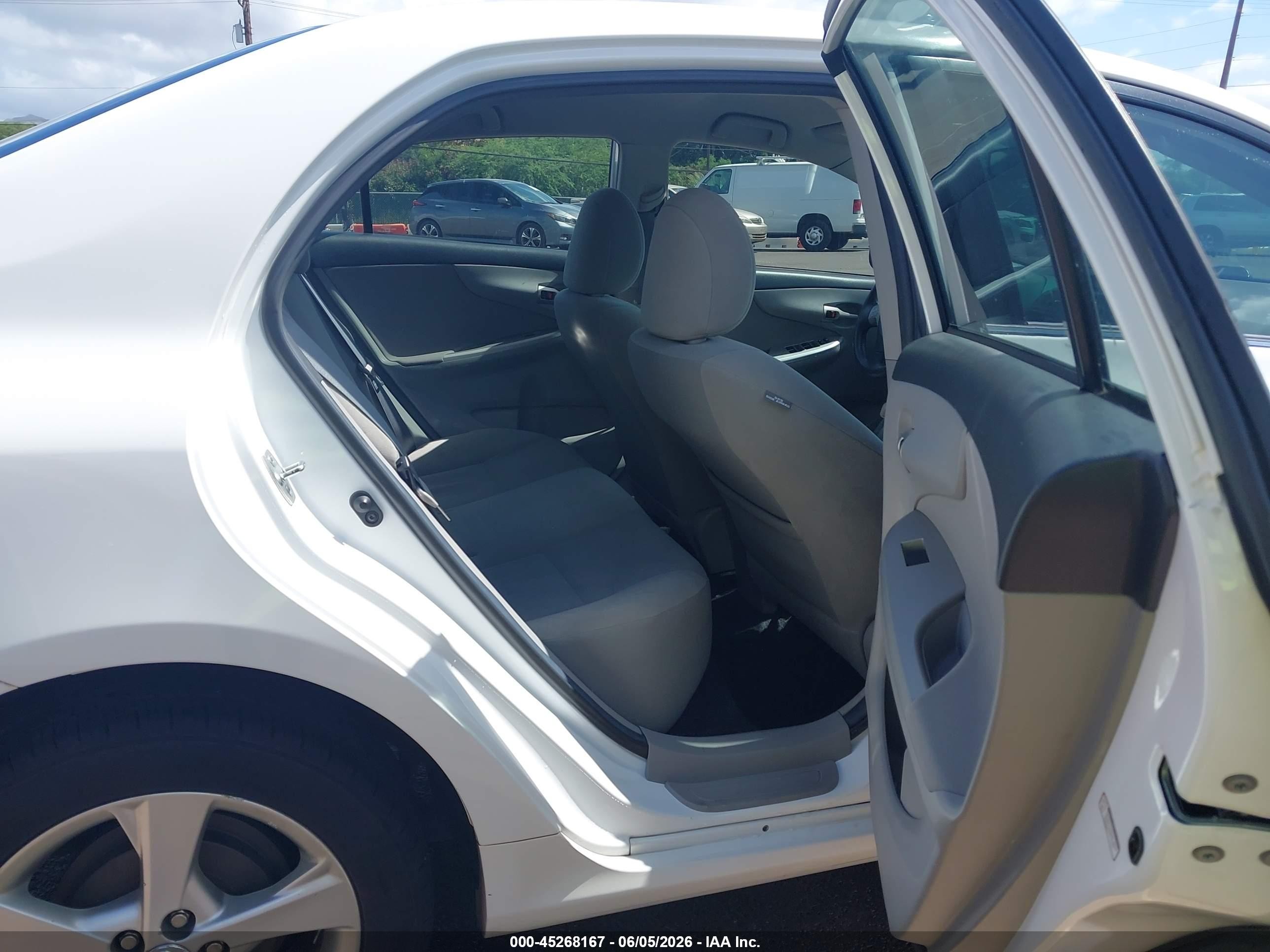 2013 Toyota Corolla Le/le Special Edition White vin: 2T1BU4EEXDC977005