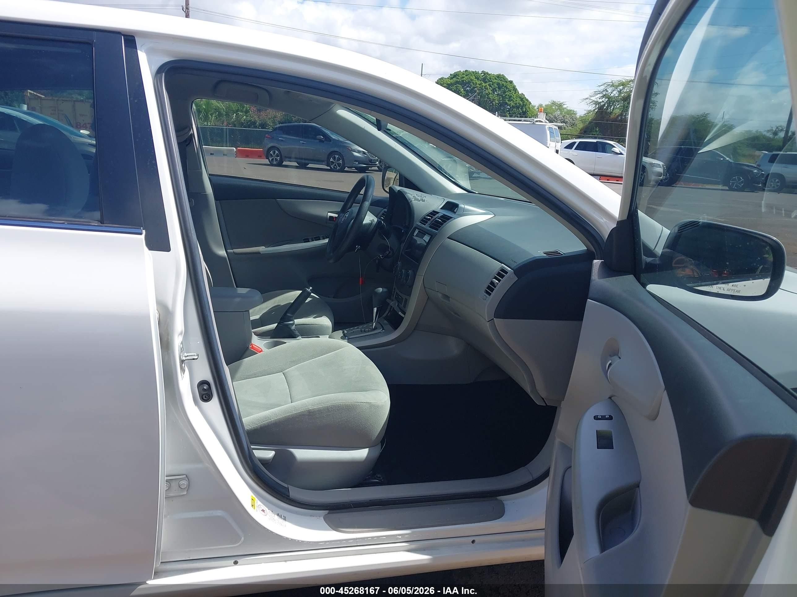 2013 Toyota Corolla Le/le Special Edition White vin: 2T1BU4EEXDC977005