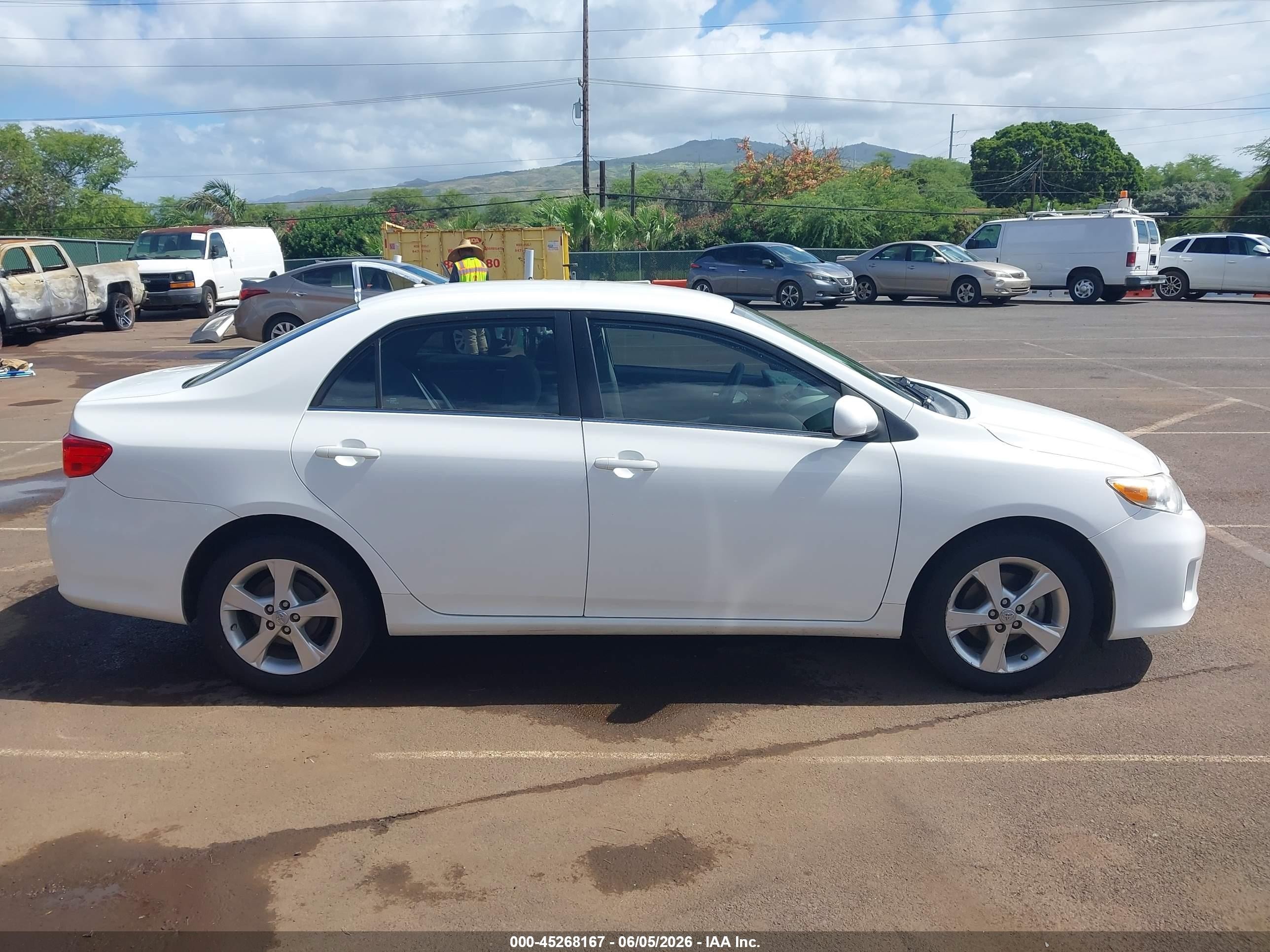 2013 Toyota Corolla Le/le Special Edition White vin: 2T1BU4EEXDC977005