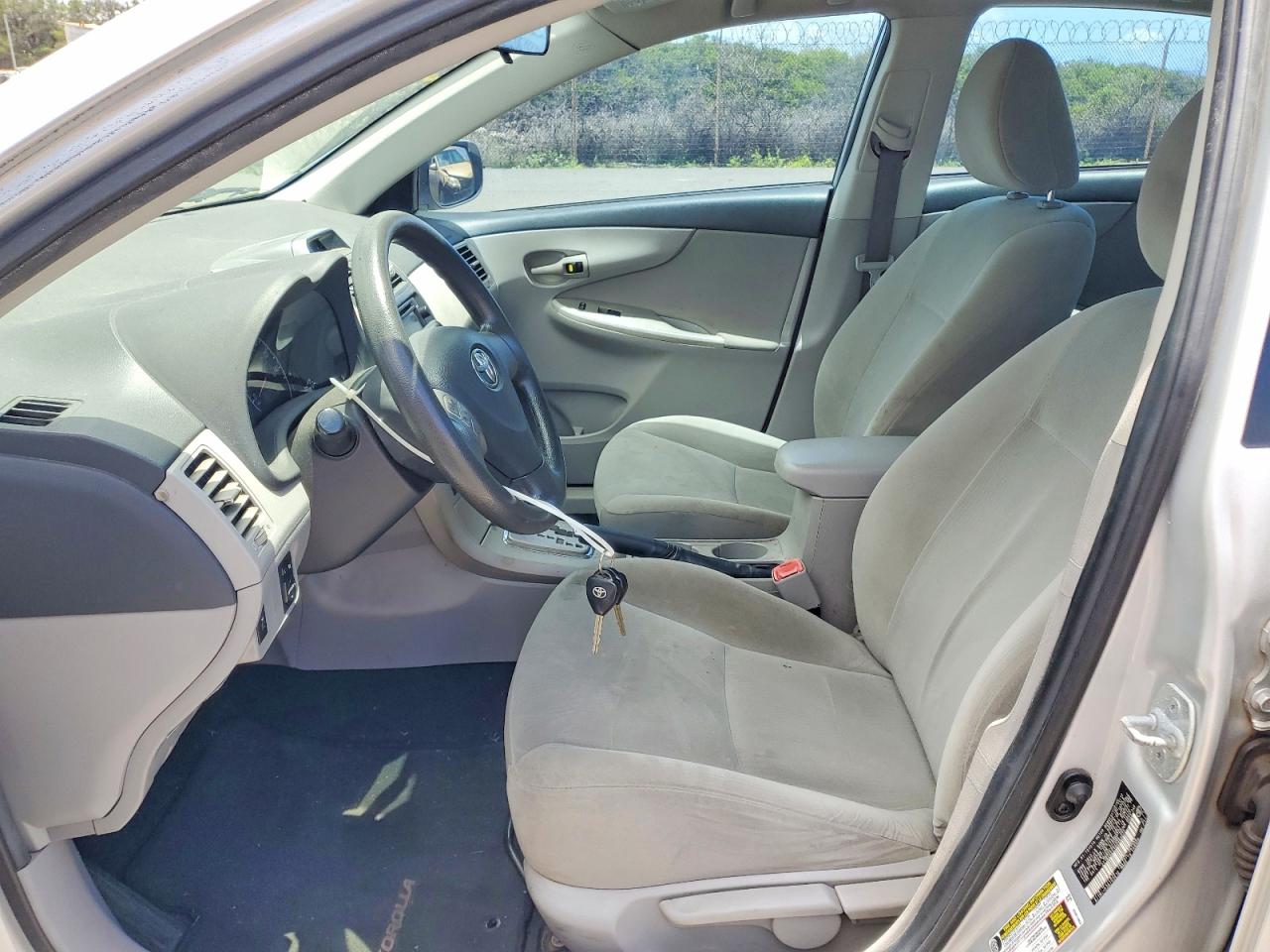 2013 Toyota Corolla L Silver vin: 2T1BU4EEXDC983077