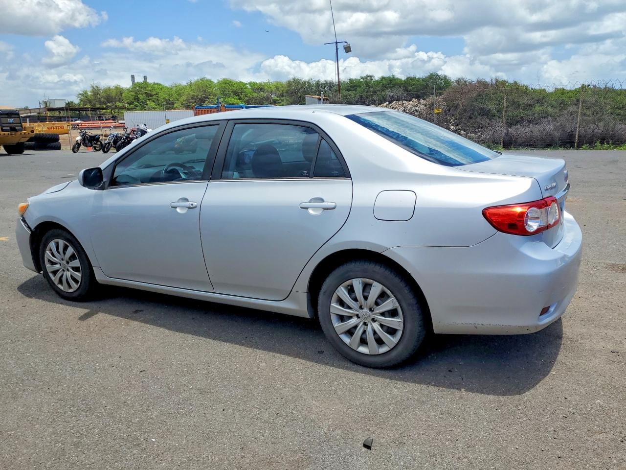 2013 Toyota Corolla L Silver vin: 2T1BU4EEXDC983077