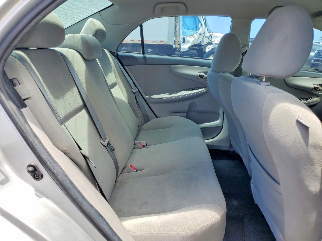 2013 Toyota Corolla L Silver vin: 2T1BU4EEXDC983077