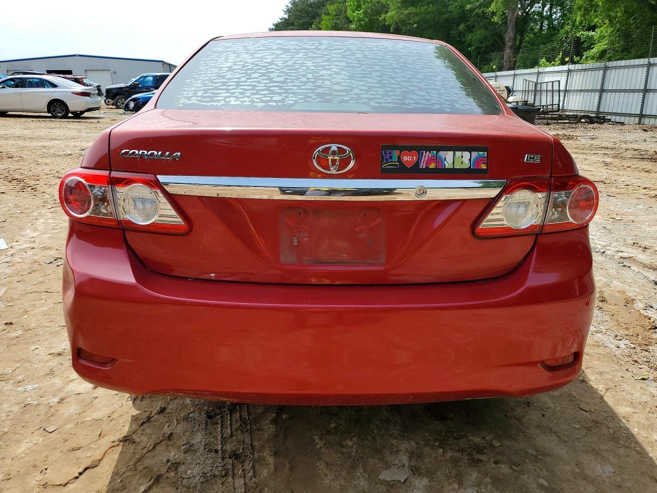 2013 Toyota Corolla Le Red vin: 2T1BU4EEXDC991485
