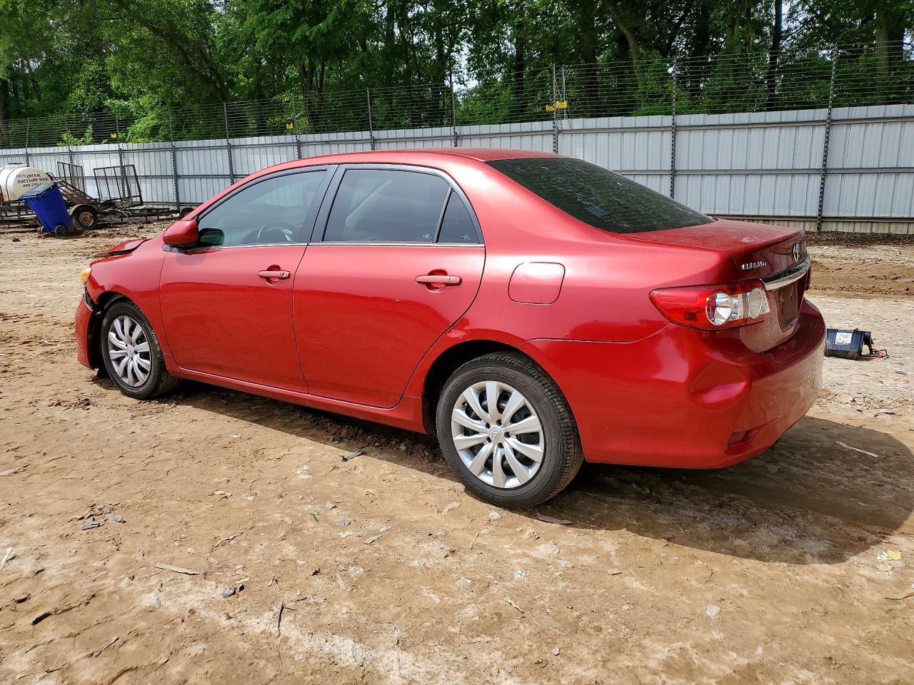 2013 Toyota Corolla Le Red vin: 2T1BU4EEXDC991485