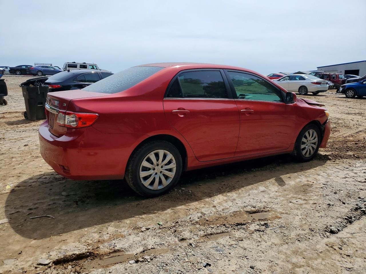 2013 Toyota Corolla Le Red vin: 2T1BU4EEXDC991485