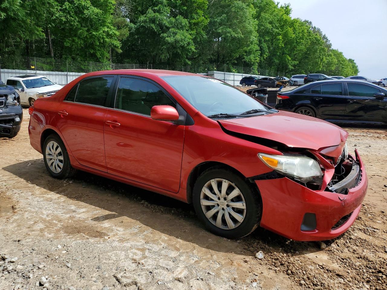 2013 Toyota Corolla Le Red vin: 2T1BU4EEXDC991485