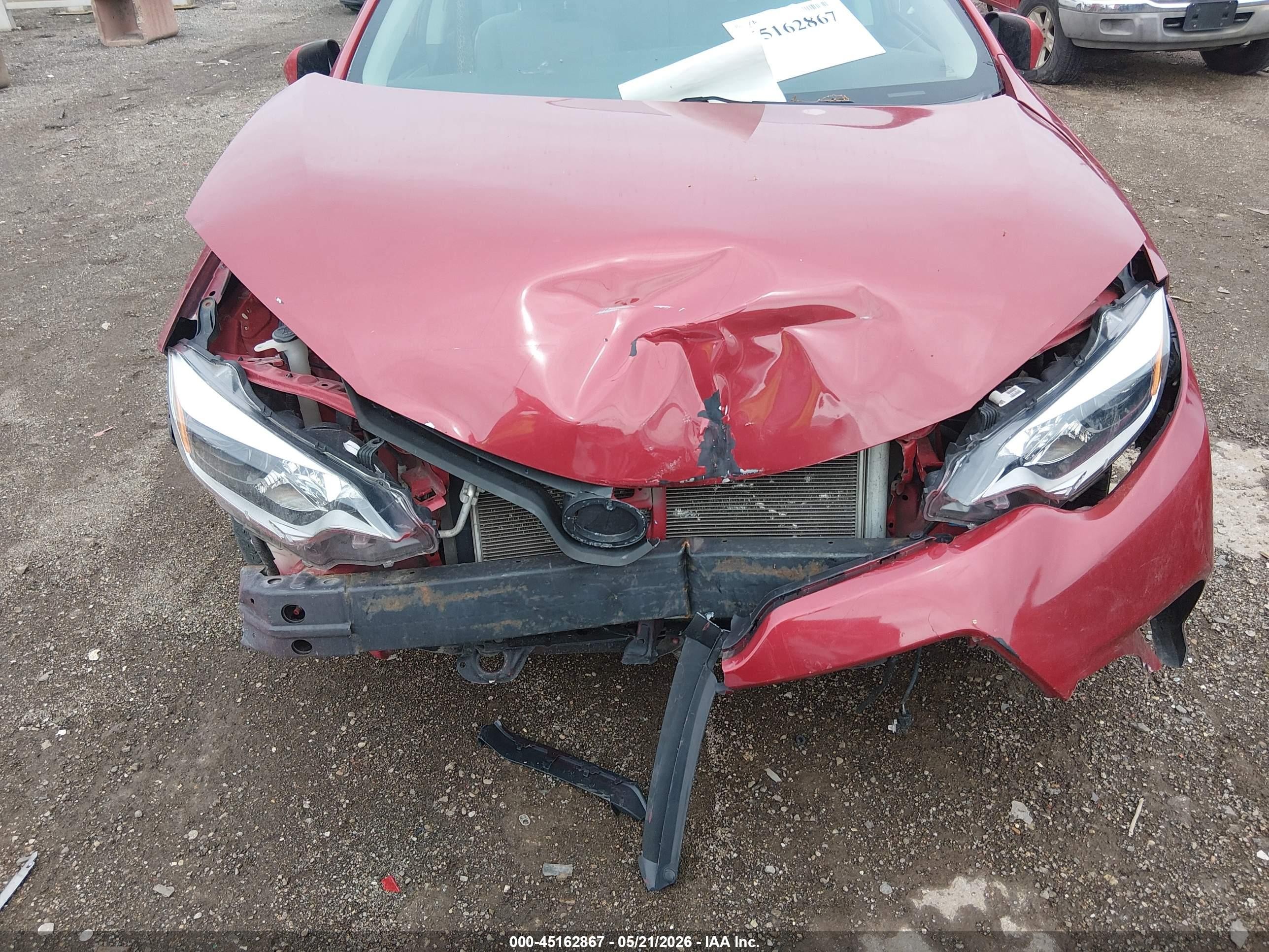 2014 Toyota Corolla Le Red vin: 2T1BURHE0EC075022