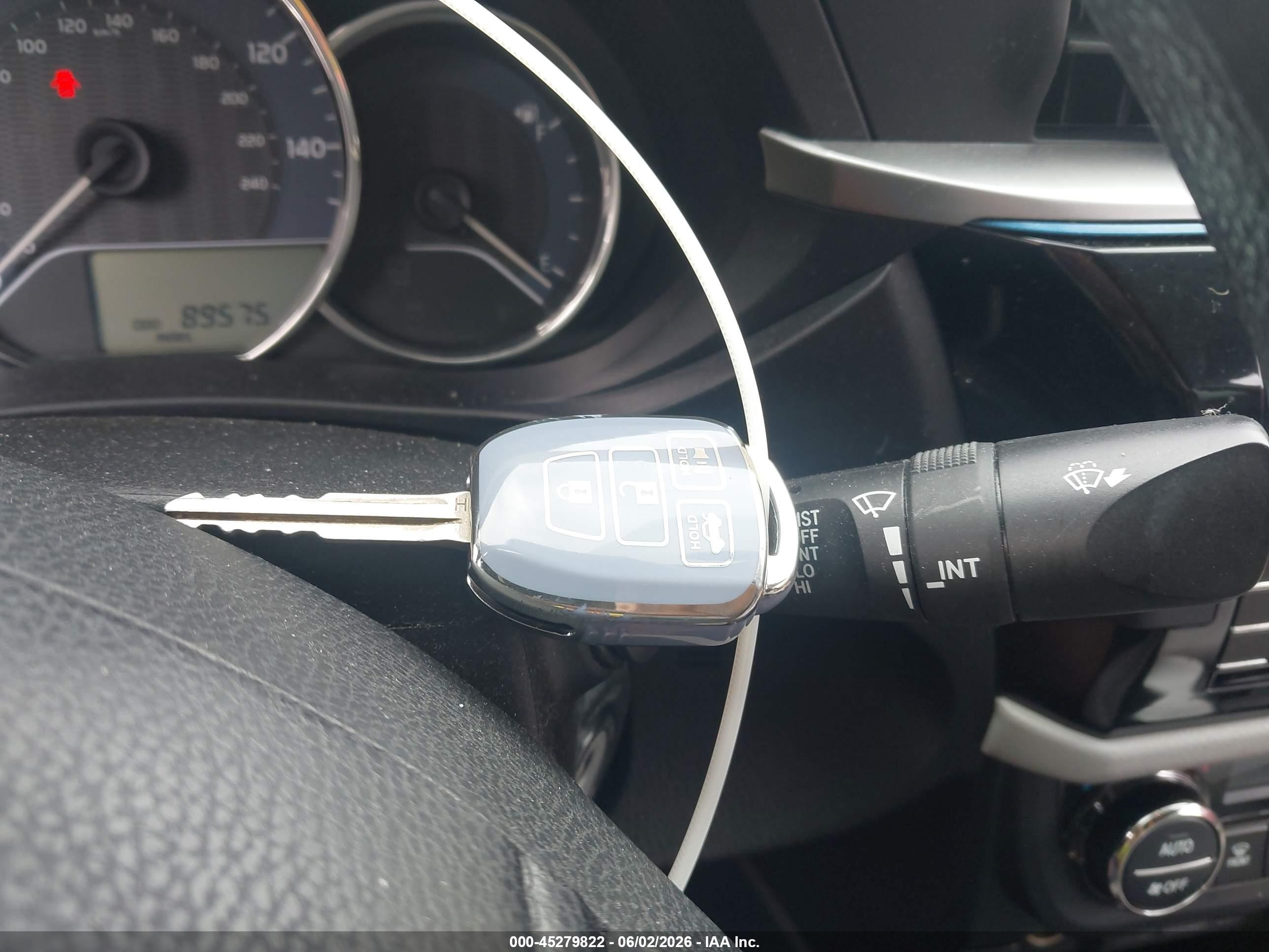 2014 Toyota Corolla Le Серебряный vin: 2T1BURHE0EC084173