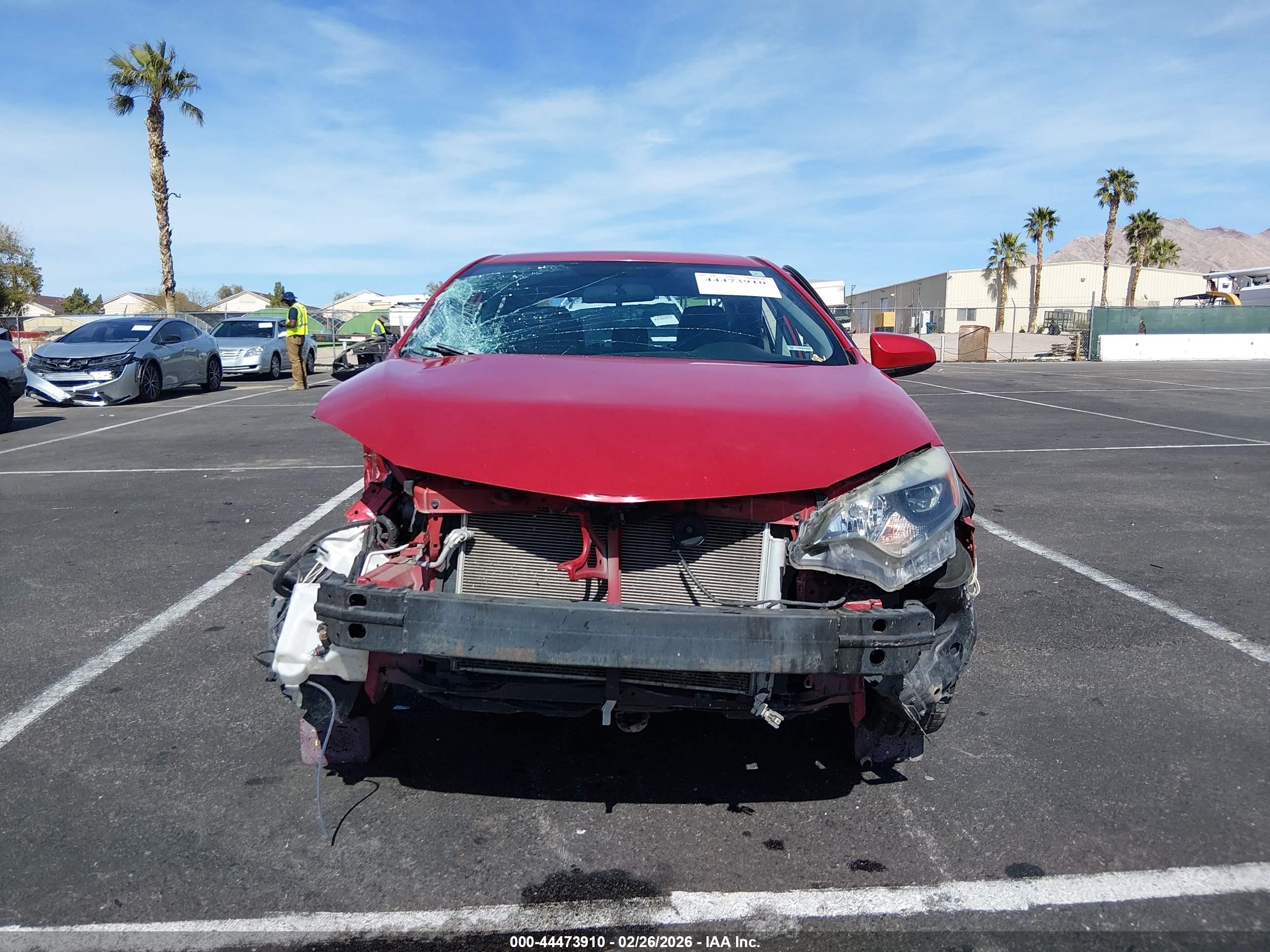2014 Toyota Corolla Le Red vin: 2T1BURHE0EC152553