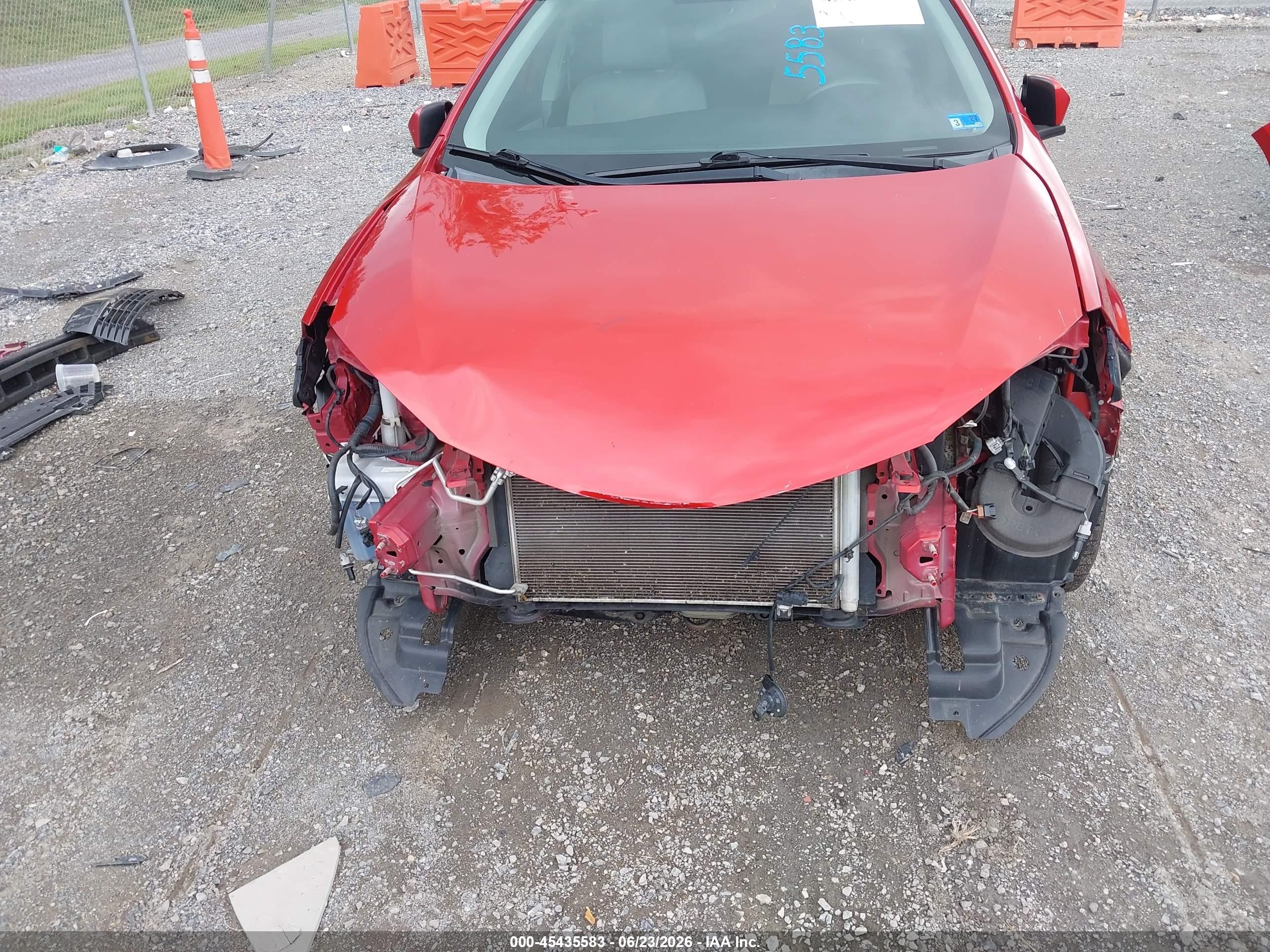 2015 Toyota Corolla Le Red vin: 2T1BURHE0FC231769