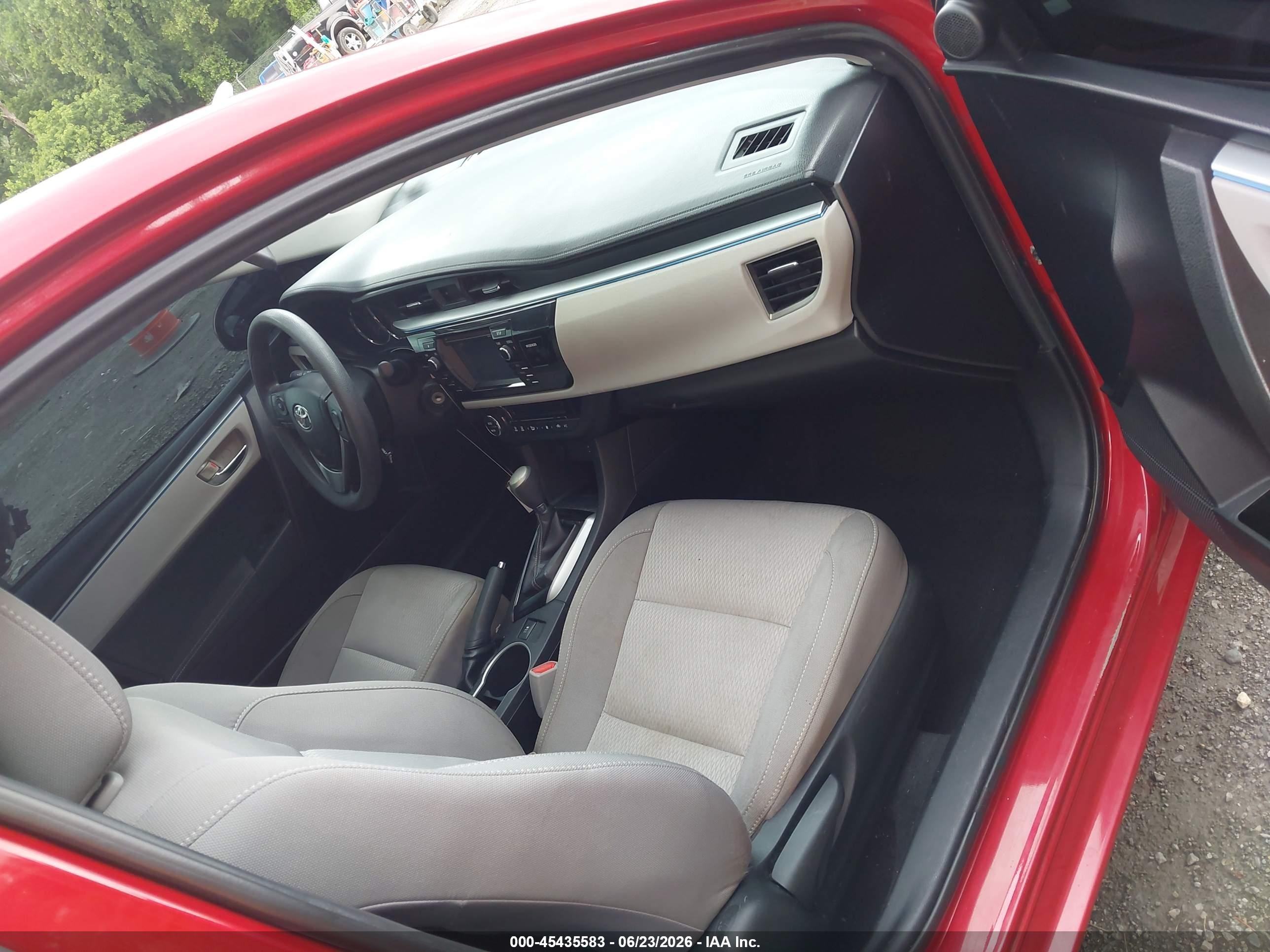 2015 Toyota Corolla Le Red vin: 2T1BURHE0FC231769