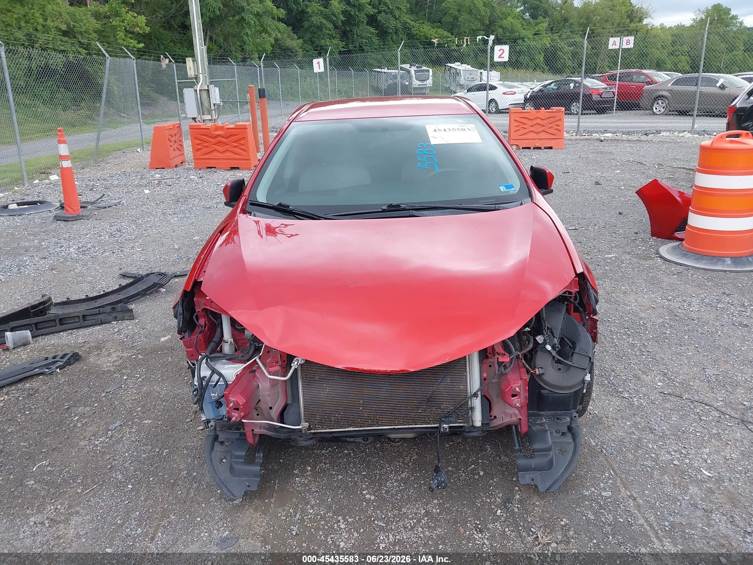 2015 Toyota Corolla Le Red vin: 2T1BURHE0FC231769