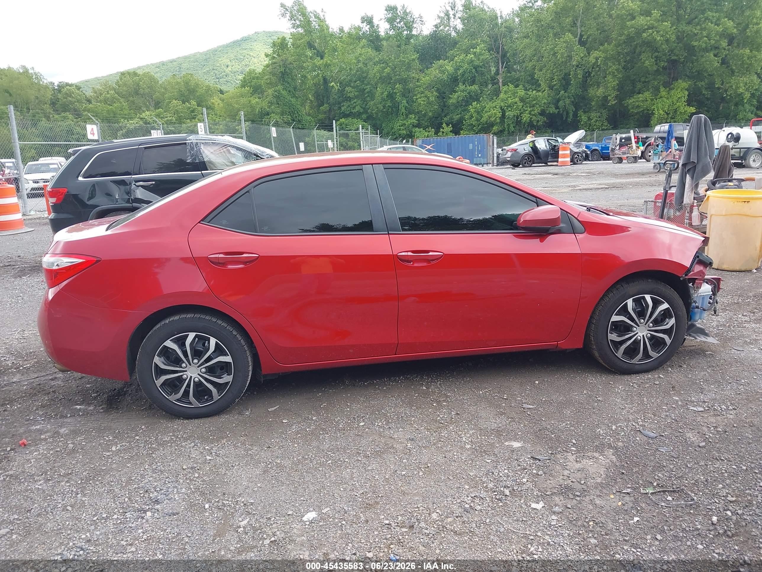 2015 Toyota Corolla Le Red vin: 2T1BURHE0FC231769