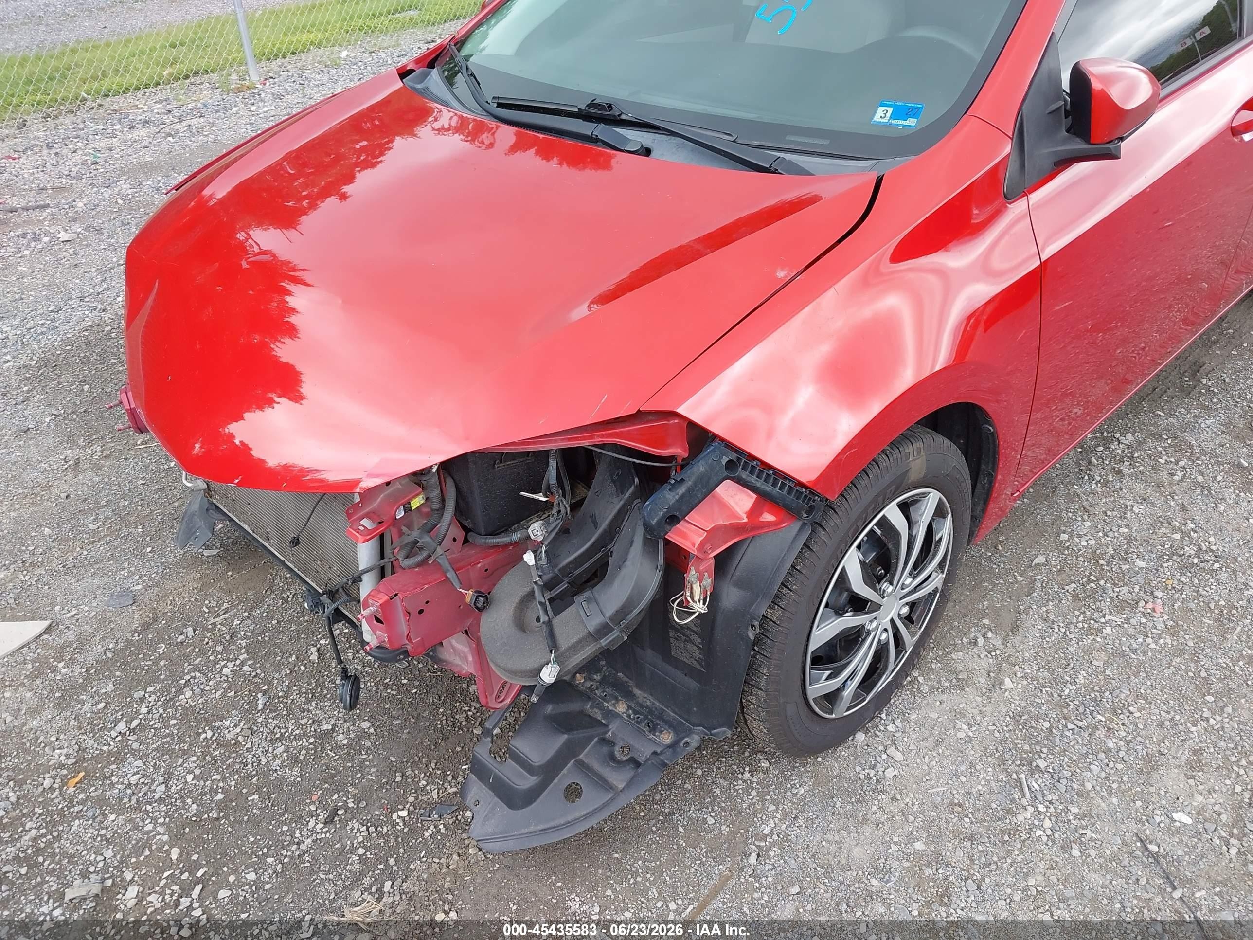 2015 Toyota Corolla Le Red vin: 2T1BURHE0FC231769