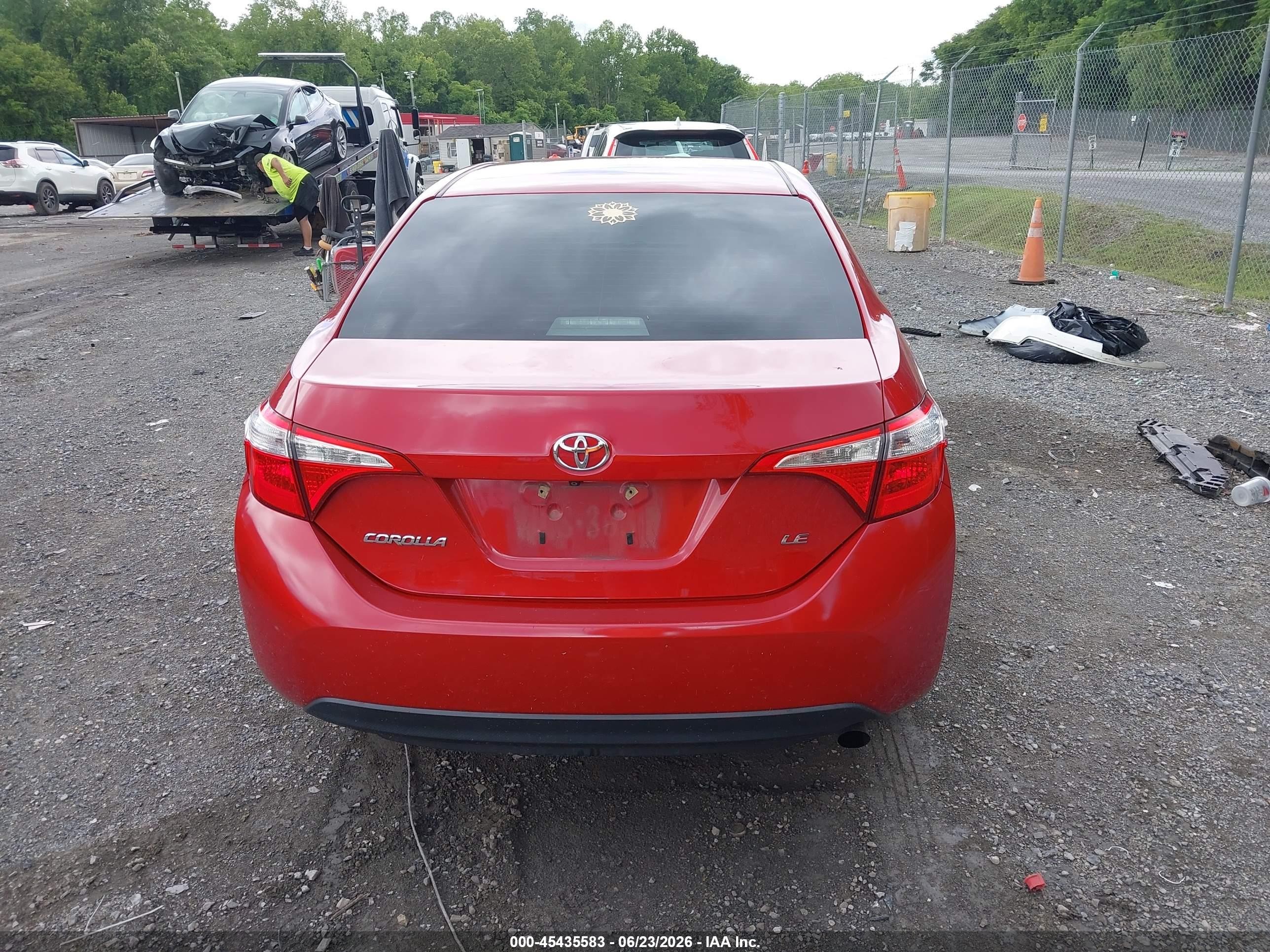 2015 Toyota Corolla Le Red vin: 2T1BURHE0FC231769