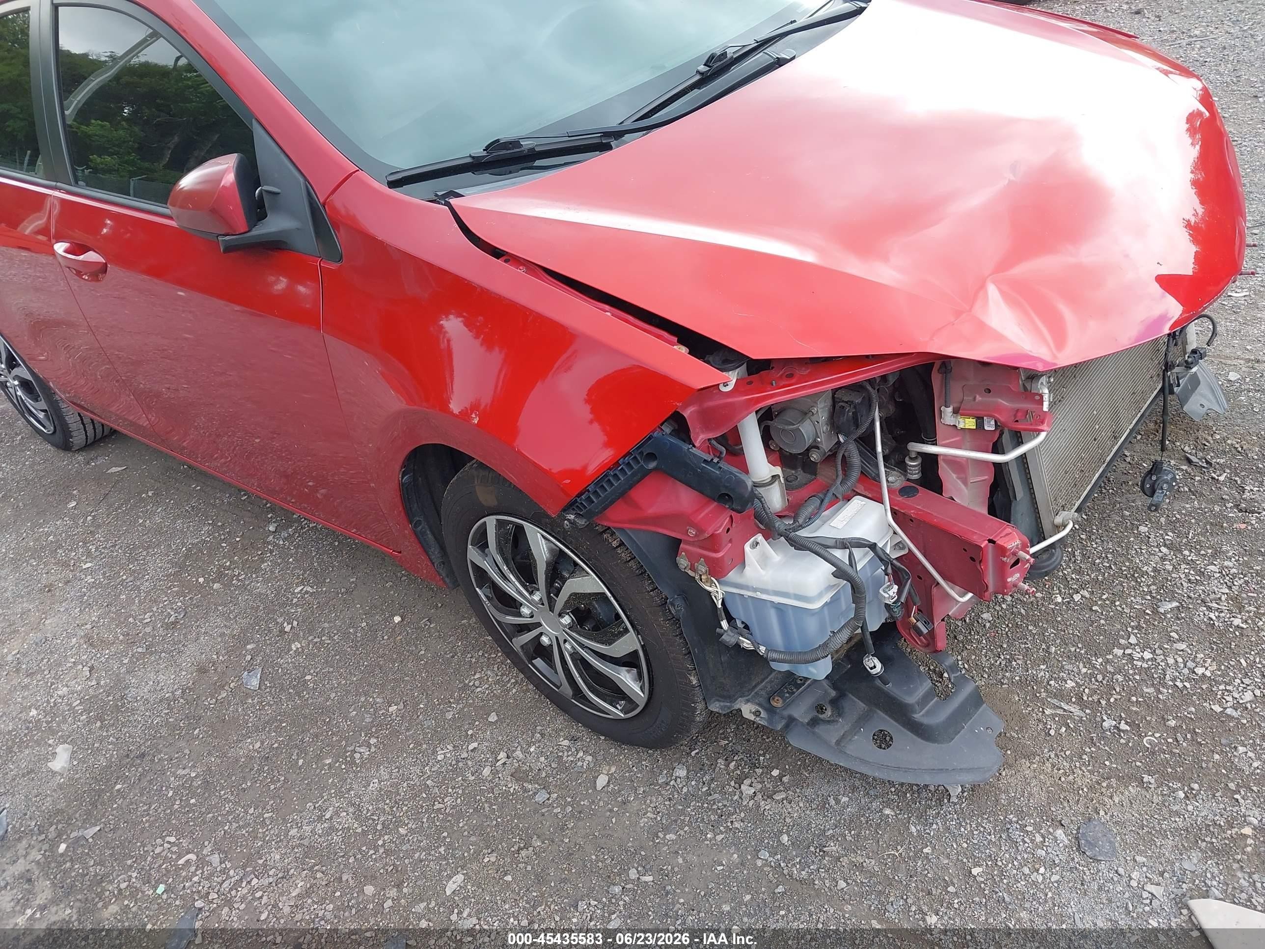 2015 Toyota Corolla Le Red vin: 2T1BURHE0FC231769