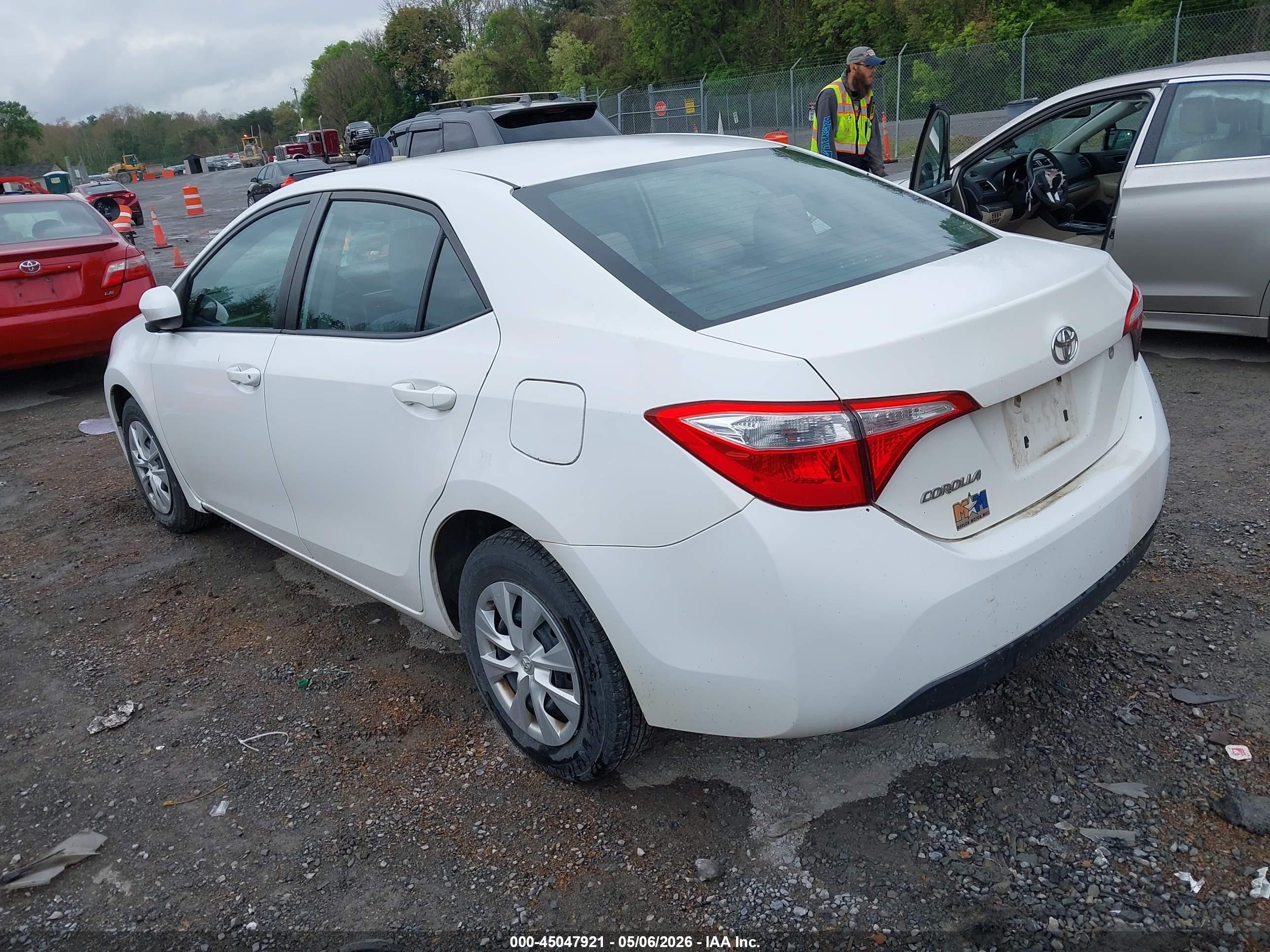 2015 Toyota Corolla L White vin: 2T1BURHE0FC233425