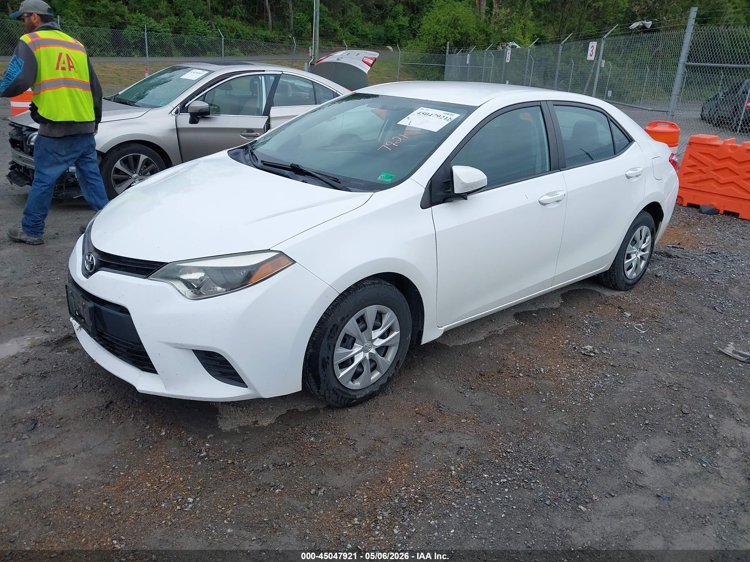 2015 Toyota Corolla L White vin: 2T1BURHE0FC233425