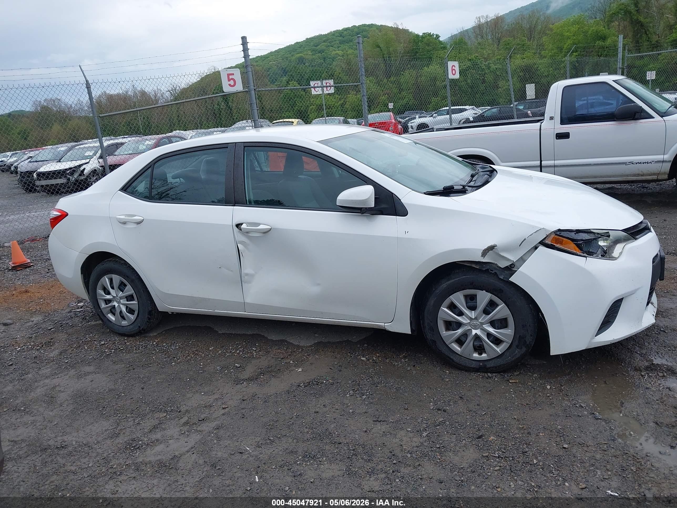 2015 Toyota Corolla L White vin: 2T1BURHE0FC233425