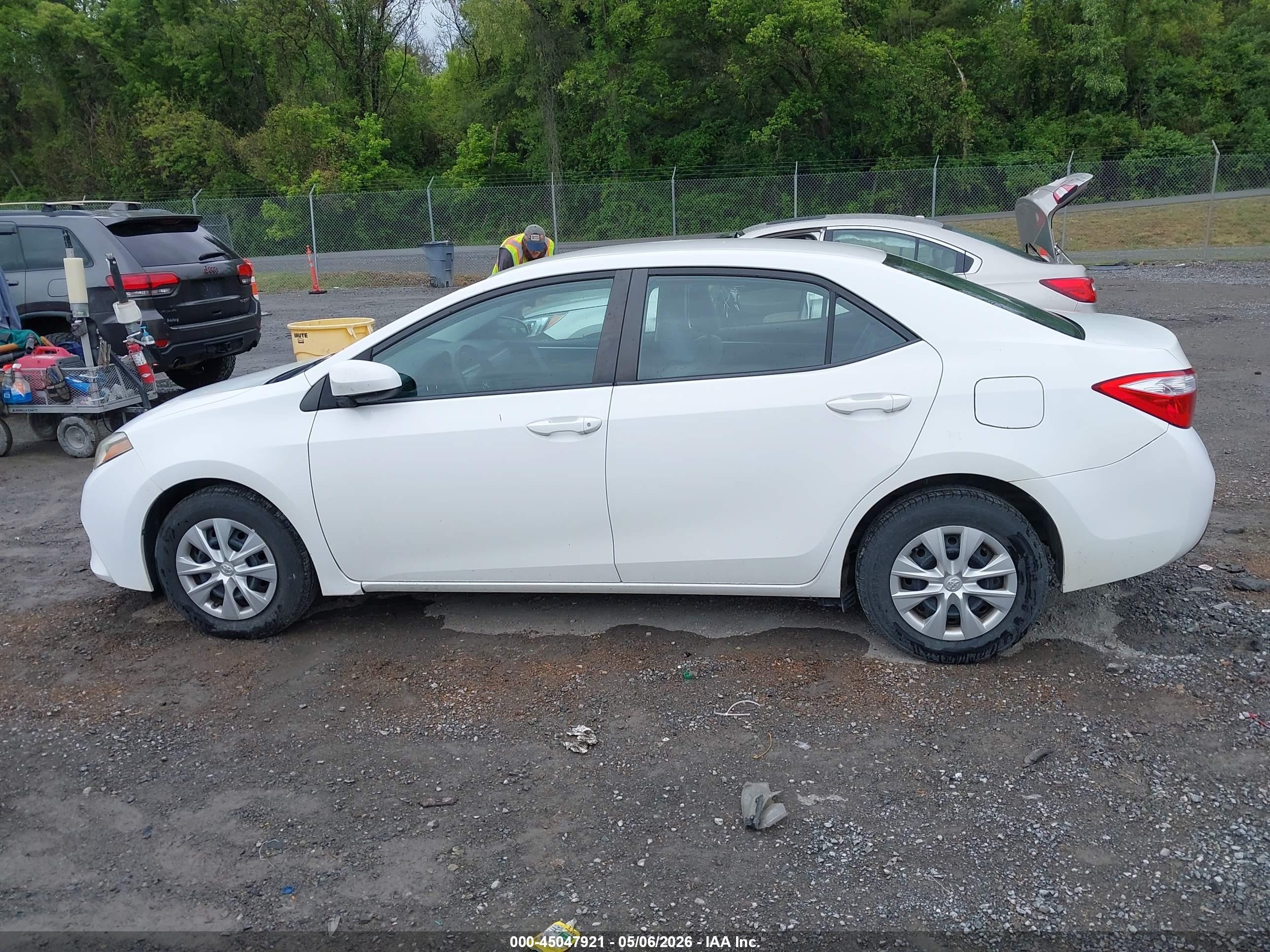 2015 Toyota Corolla L White vin: 2T1BURHE0FC233425