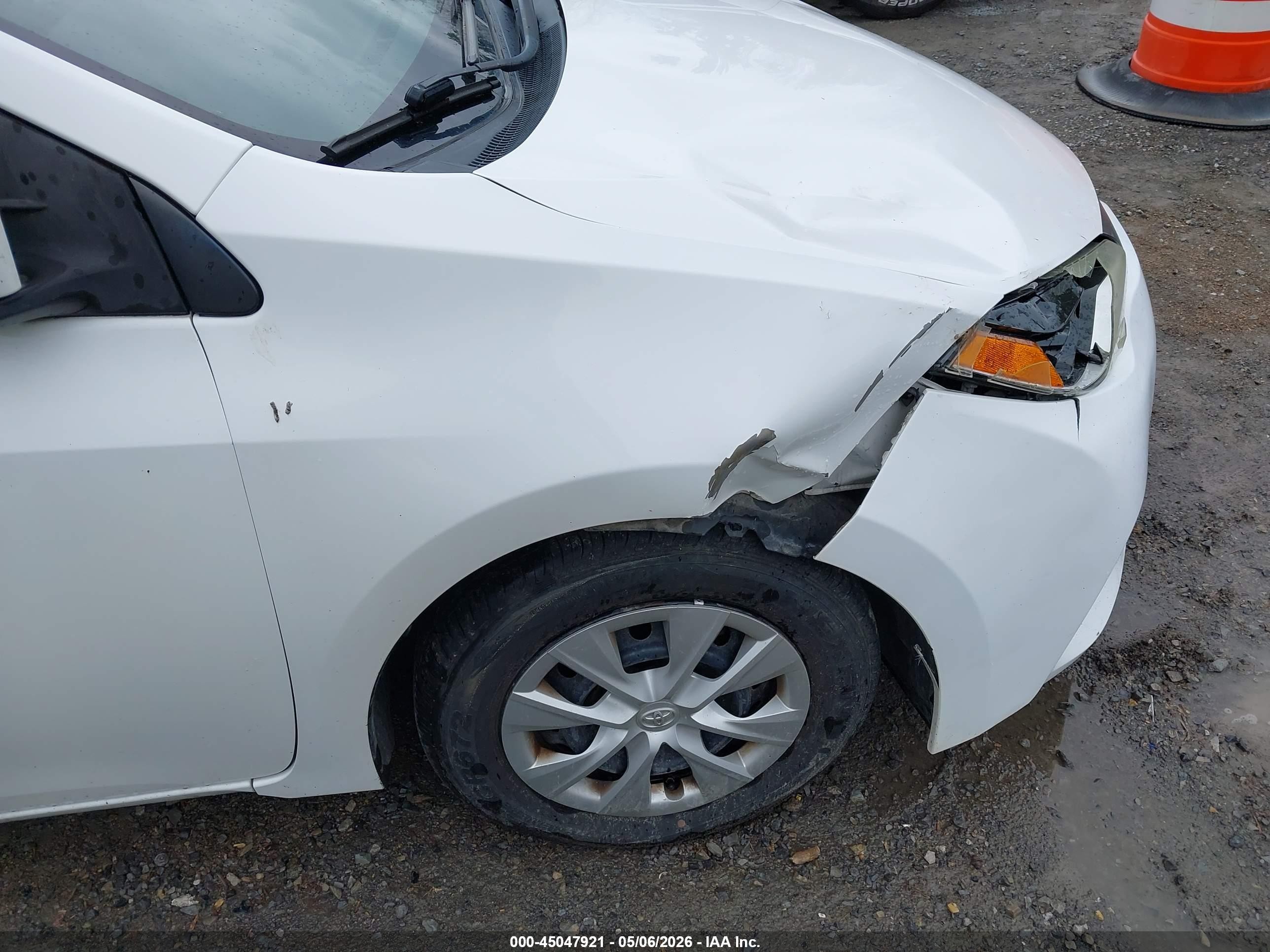 2015 Toyota Corolla L White vin: 2T1BURHE0FC233425